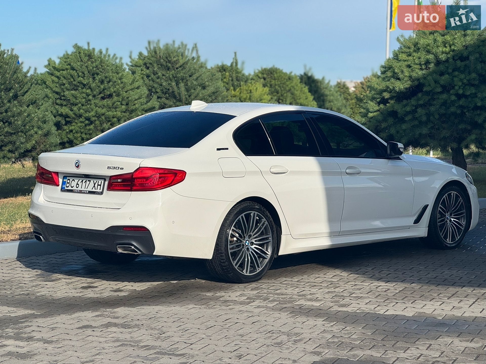 BMW 5 Series 2018 VIN WBAJA9C52KB389712 фото оголошення 2 з 17
