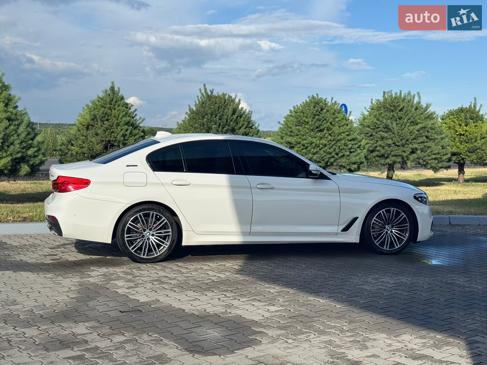 BMW 5 Series 2018 VIN WBAJA9C52KB389712 фото оголошення 10 з 17