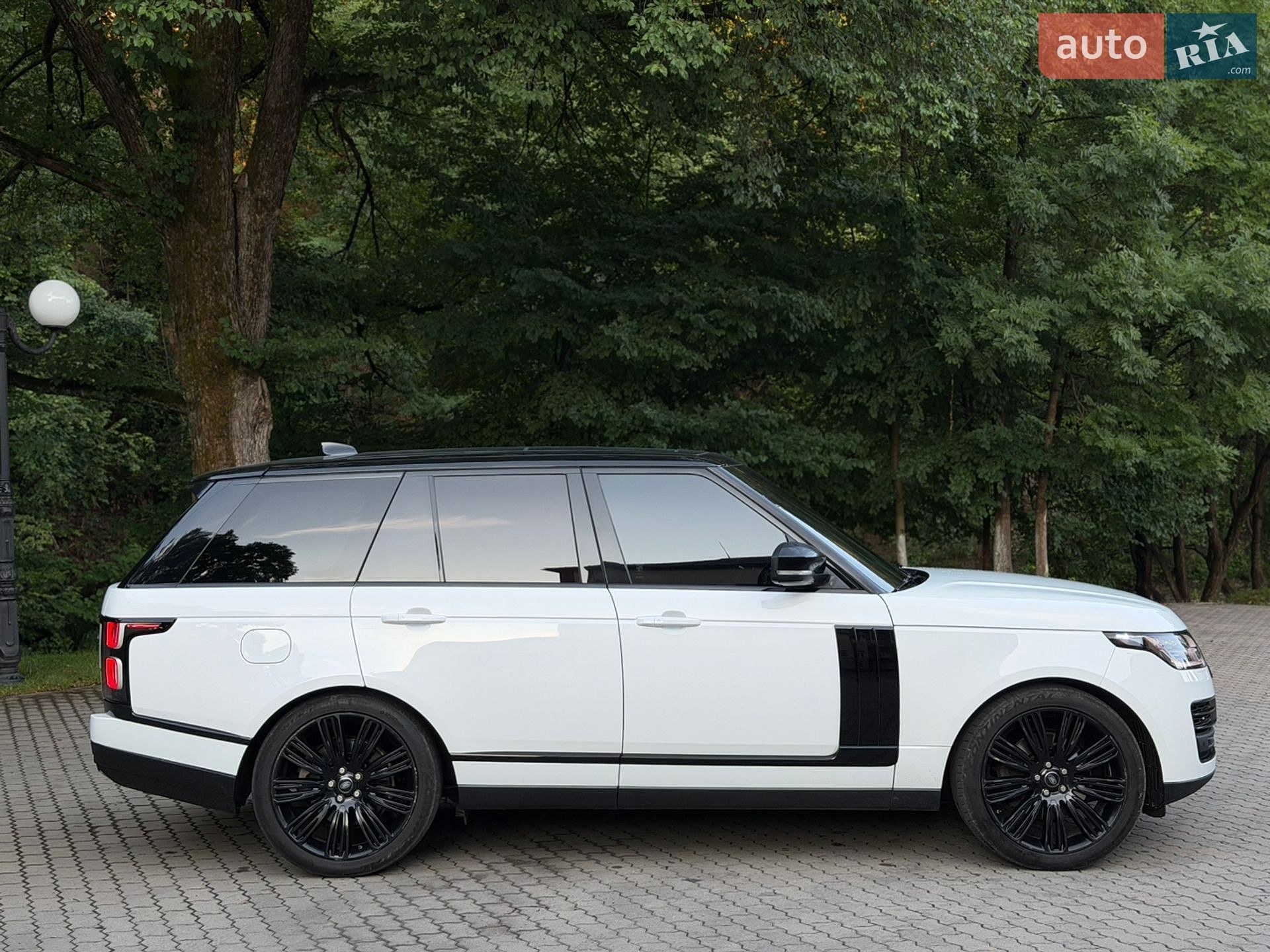 Land Rover Range Rover 2017 VIN SALGR2FK7HA358686 фото оголошення 11 з 36