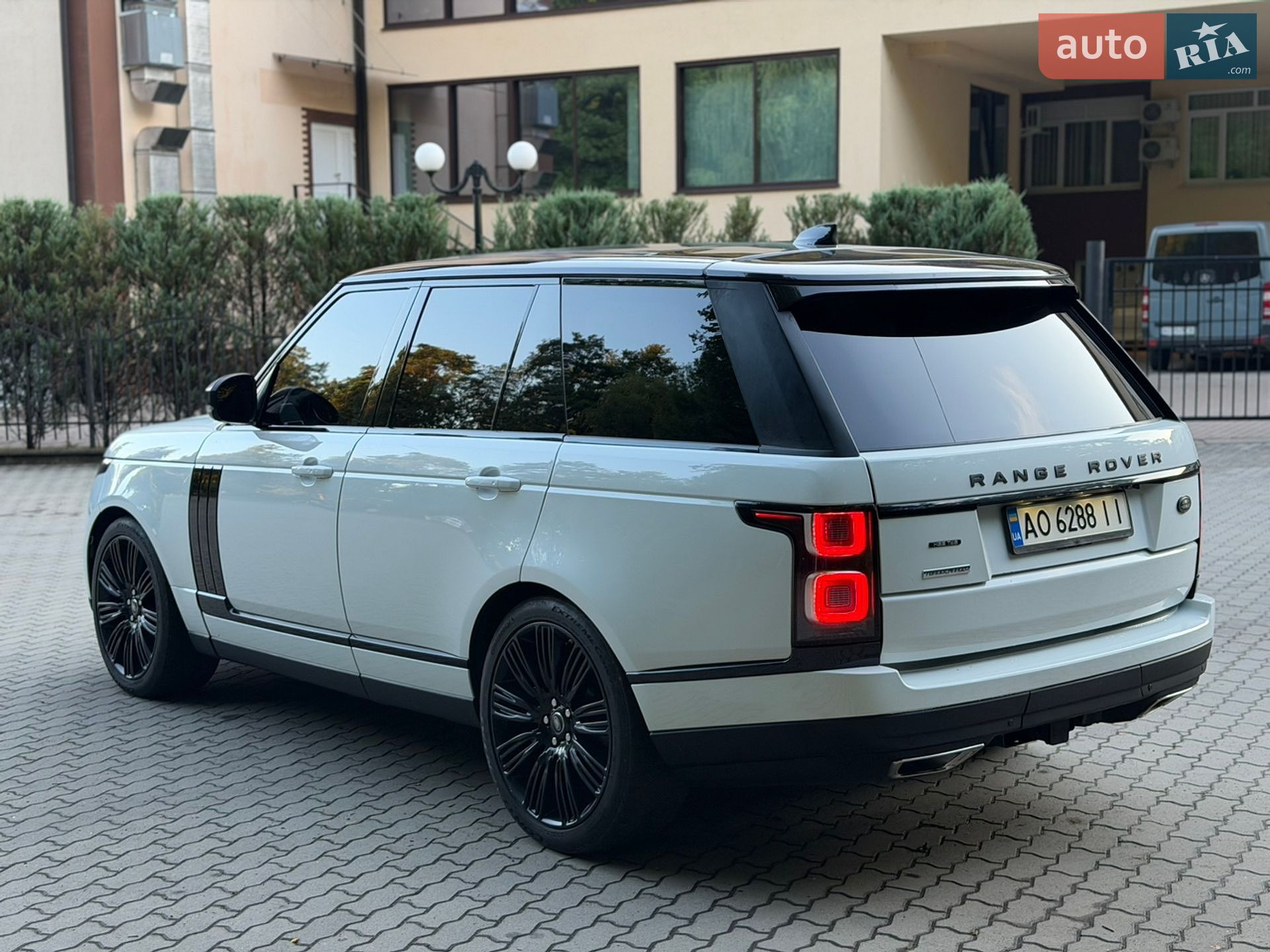 Land Rover Range Rover 2017 VIN SALGR2FK7HA358686 фото оголошення 15 з 36
