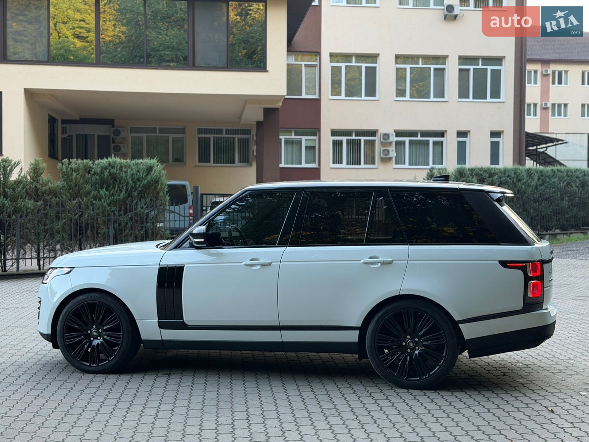 Land Rover Range Rover 2017 VIN SALGR2FK7HA358686 фото оголошення 19 з 36