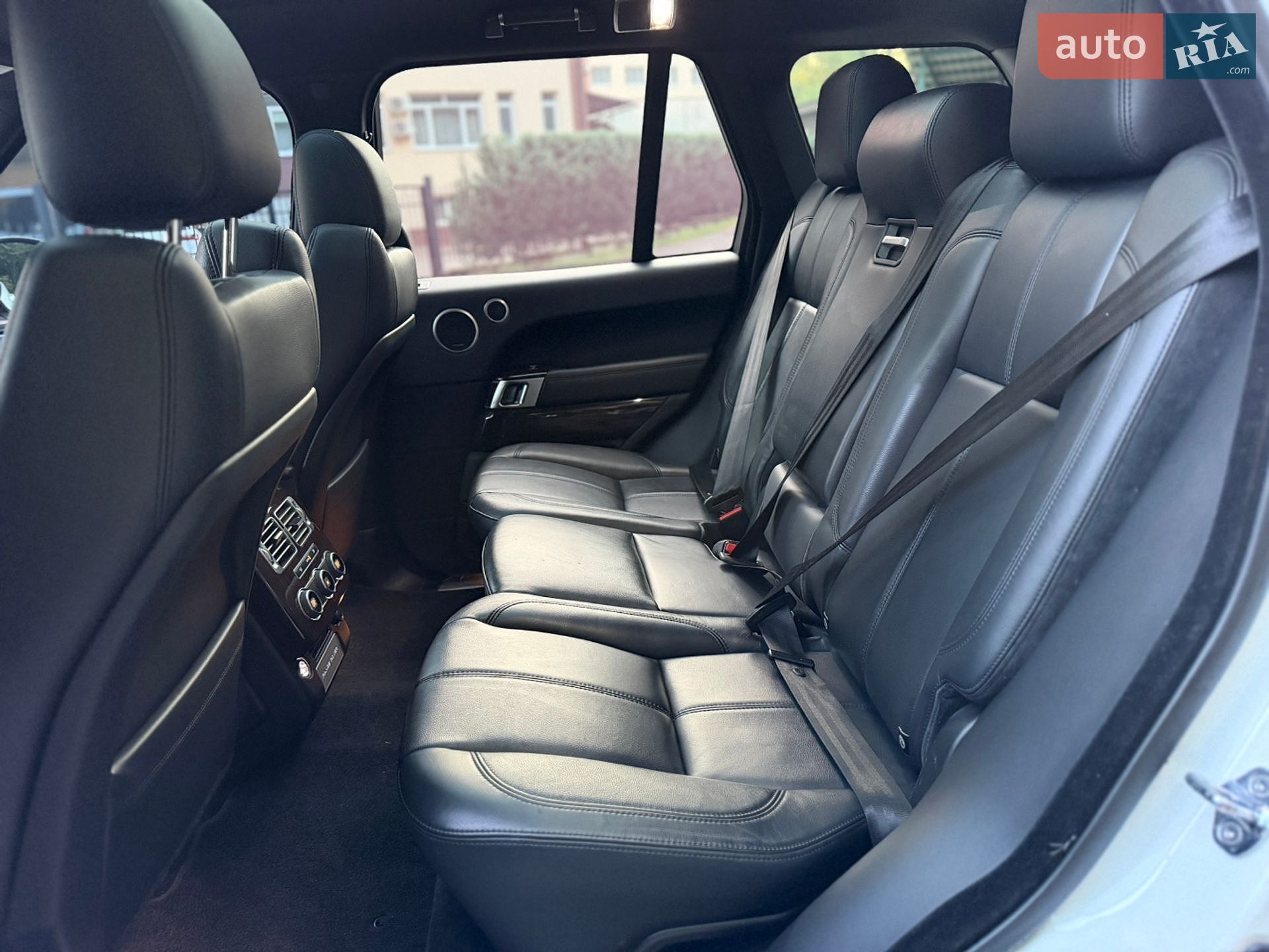 Land Rover Range Rover 2017 VIN SALGR2FK7HA358686 фото оголошення 33 з 36