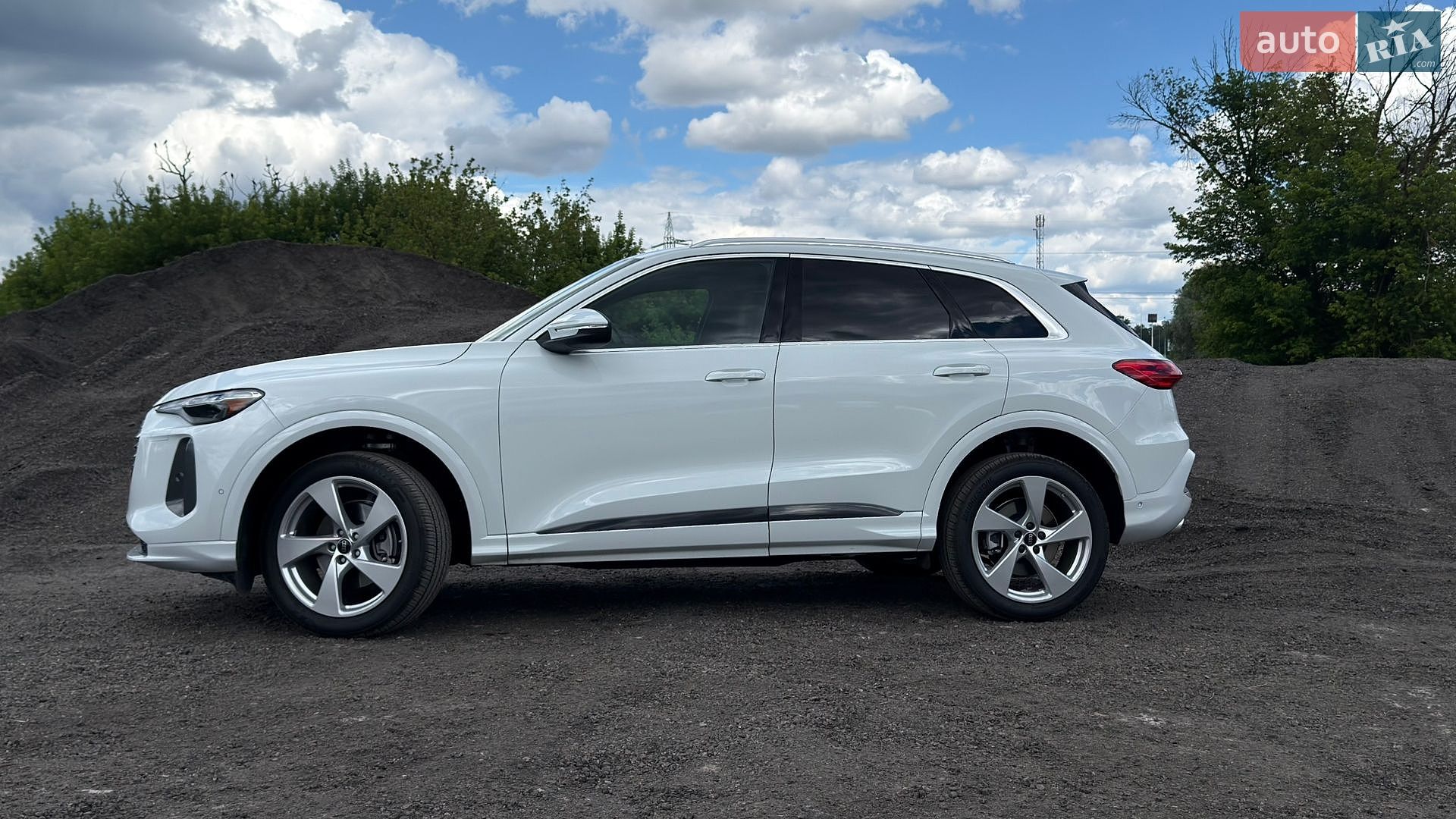Audi Q5 2025 VIN WA12AAGU7S2023944 фото оголошення 3 з 105