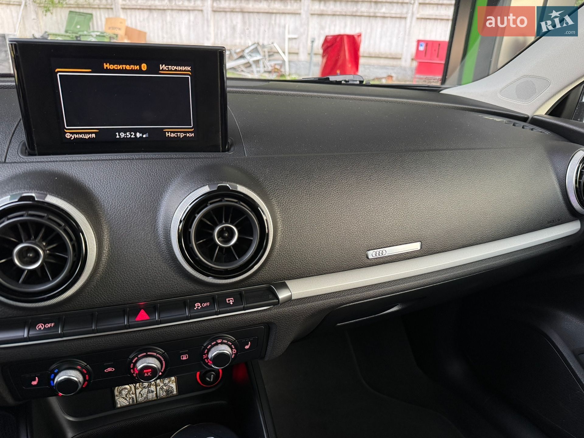 Audi A3 2016 VIN WAUZZZ8V7H1000971 фото оголошення 30 з 39