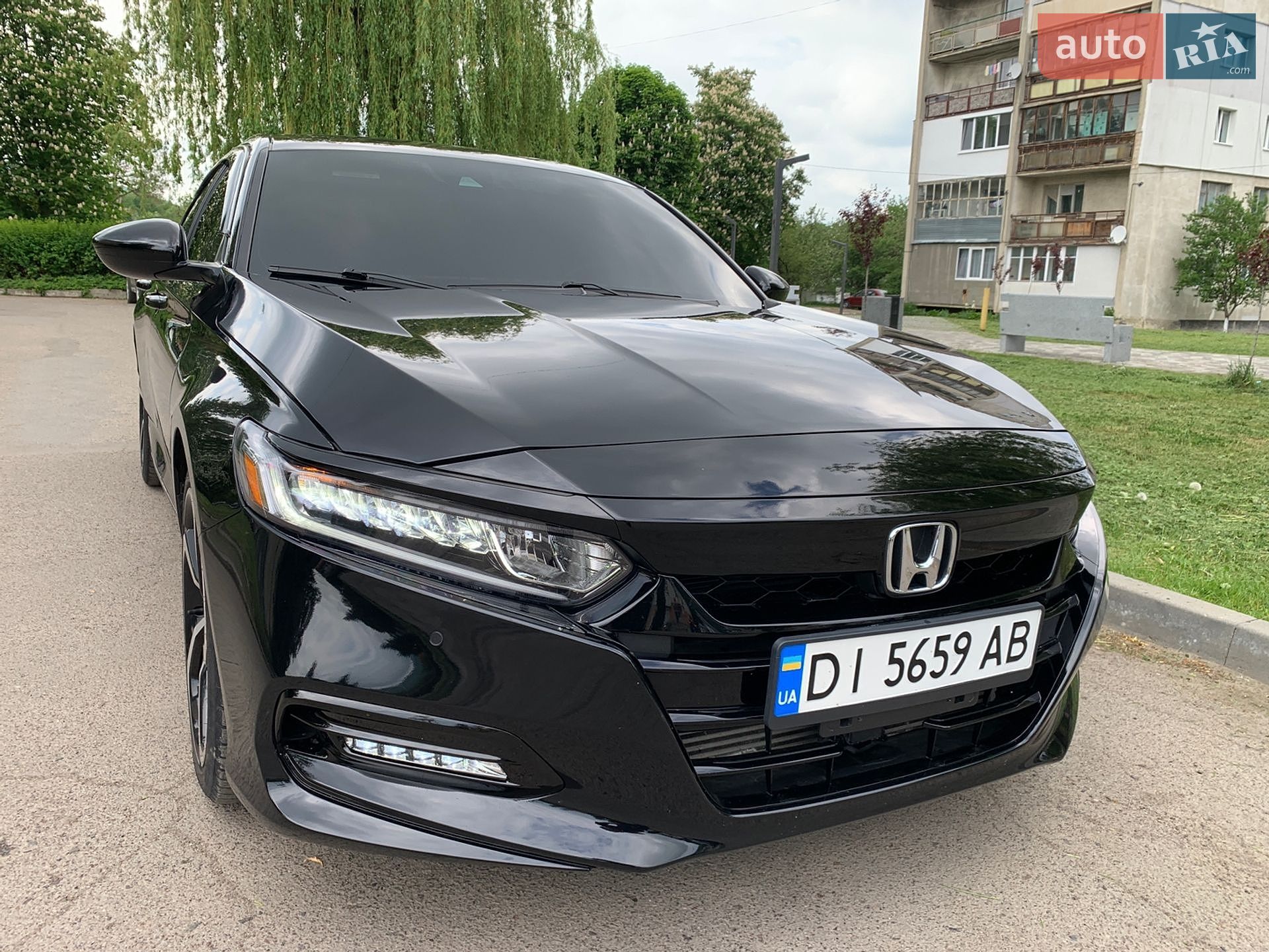 Honda Accord 2019 VIN 1HGCV1F38KA104496 фото оголошення 4 з 101