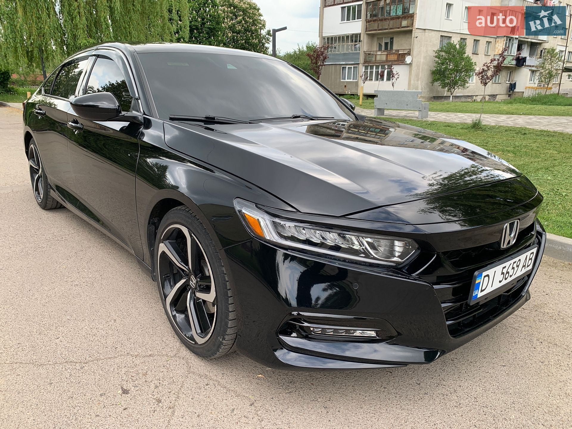 Honda Accord 2019 VIN 1HGCV1F38KA104496 фото оголошення 5 з 101