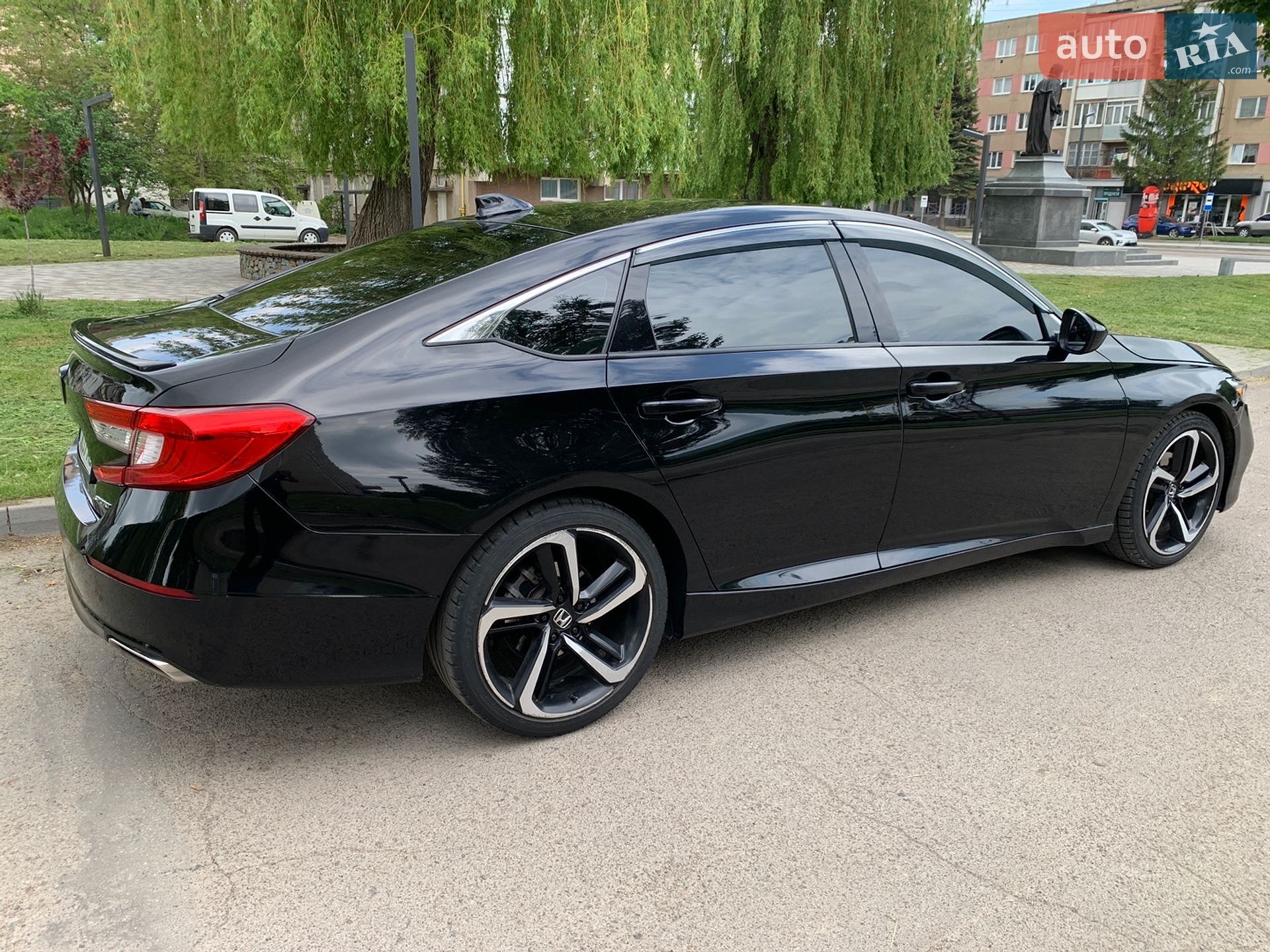 Honda Accord 2019 VIN 1HGCV1F38KA104496 фото оголошення 6 з 101