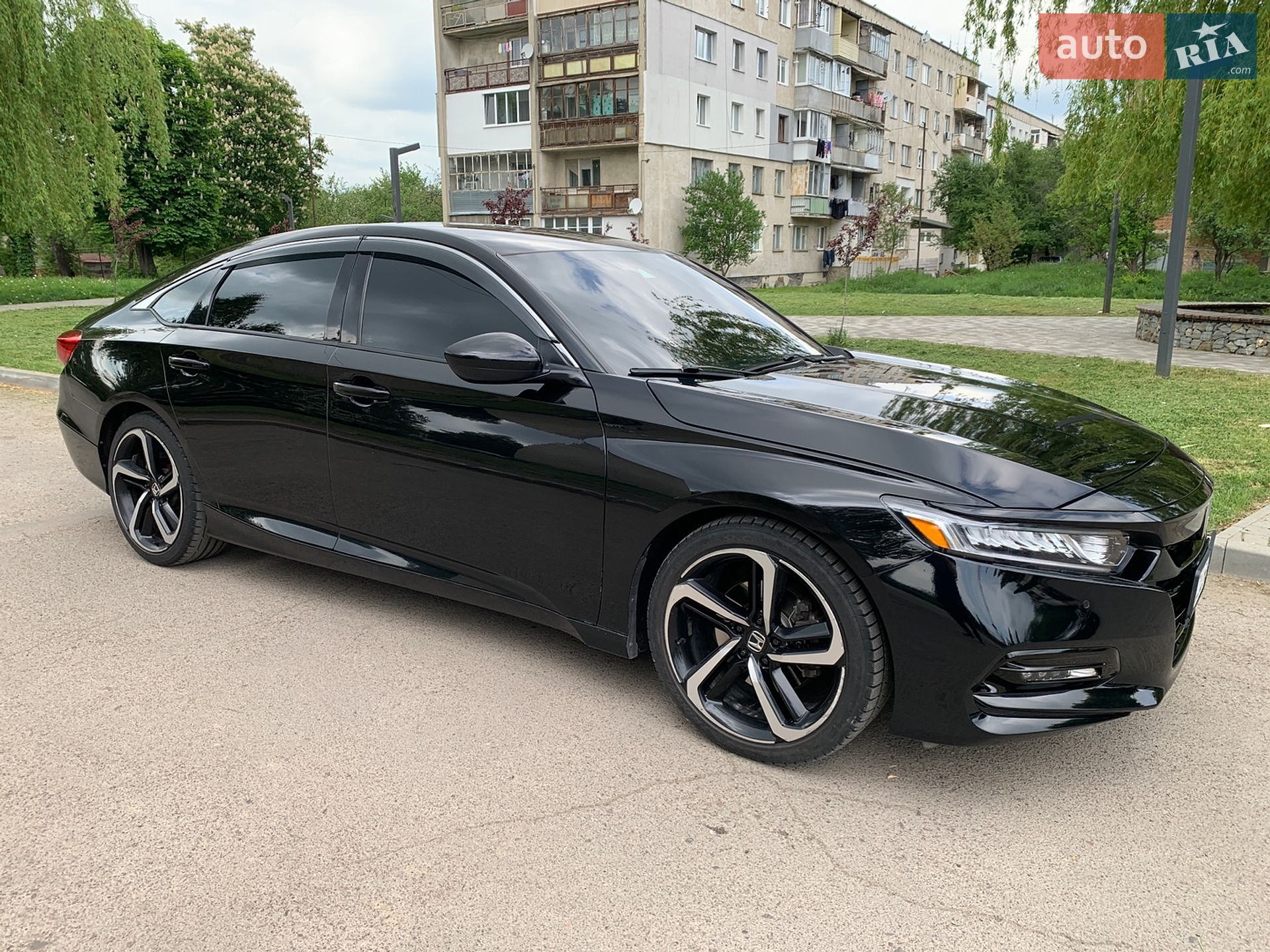Honda Accord 2019 VIN 1HGCV1F38KA104496 фото оголошення 7 з 101