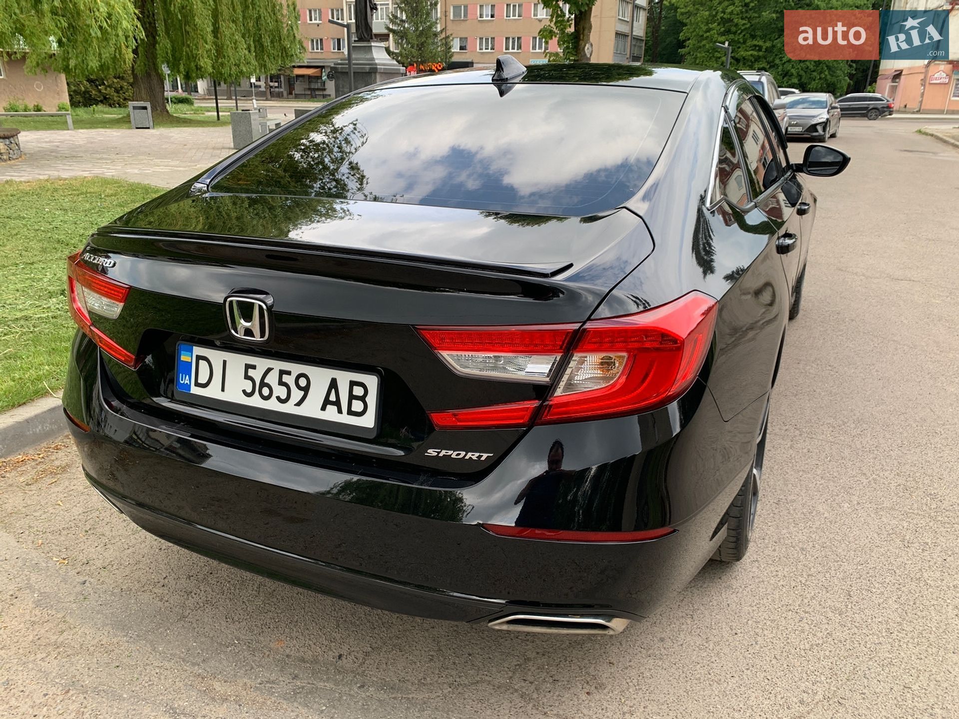Honda Accord 2019 VIN 1HGCV1F38KA104496 фото оголошення 8 з 101