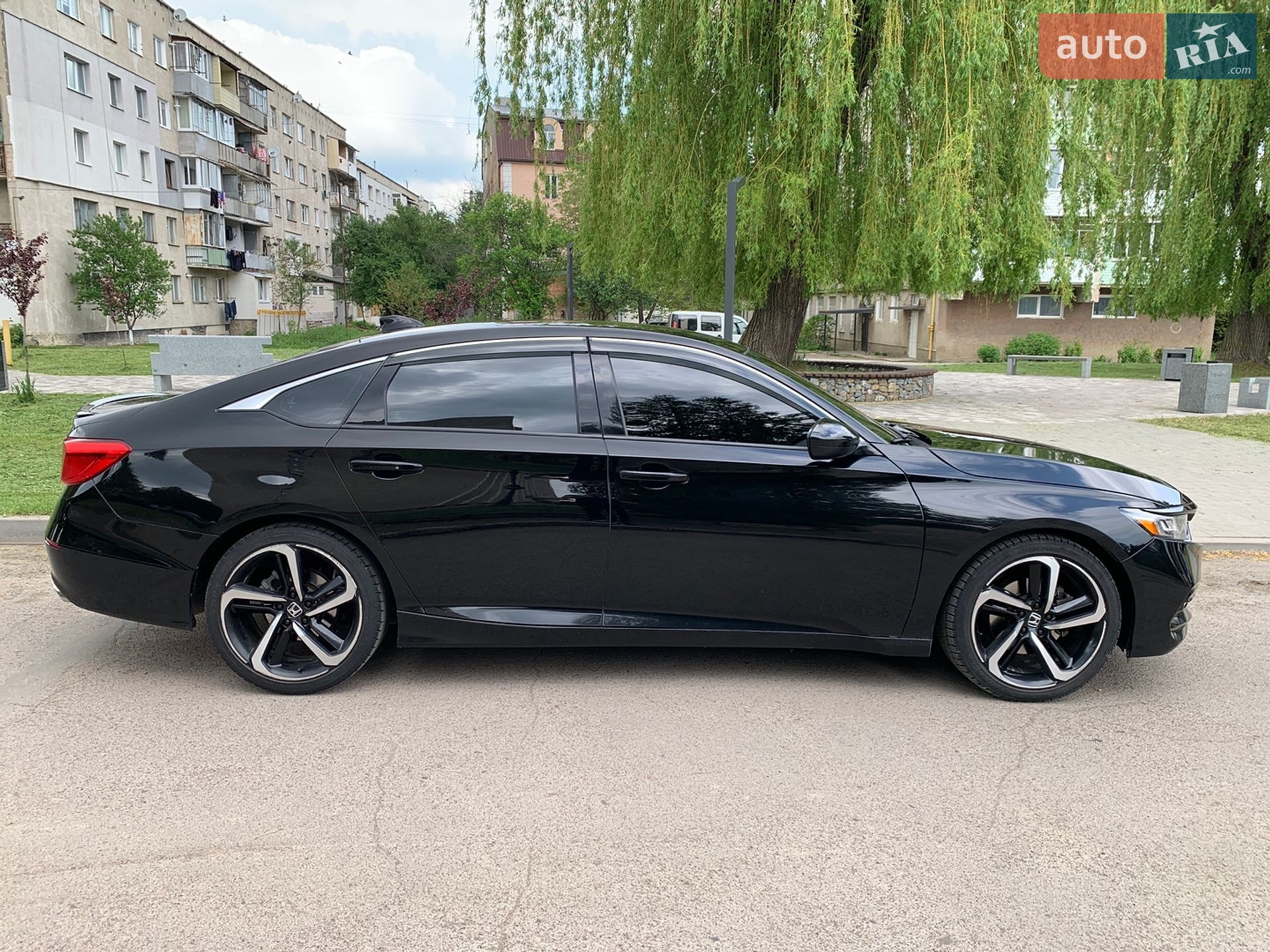 Honda Accord 2019 VIN 1HGCV1F38KA104496 фото оголошення 9 з 101