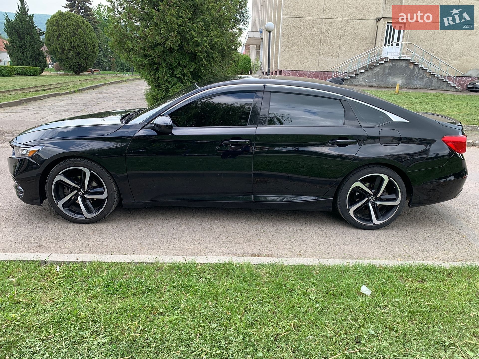 Honda Accord 2019 VIN 1HGCV1F38KA104496 фото оголошення 13 з 101