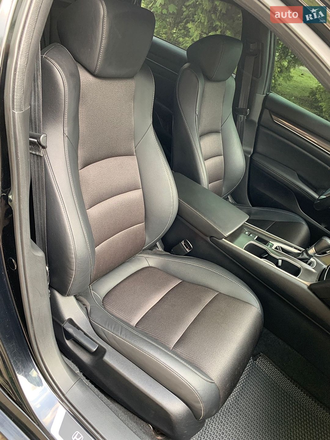 Honda Accord 2019 VIN 1HGCV1F38KA104496 фото оголошення 86 з 101
