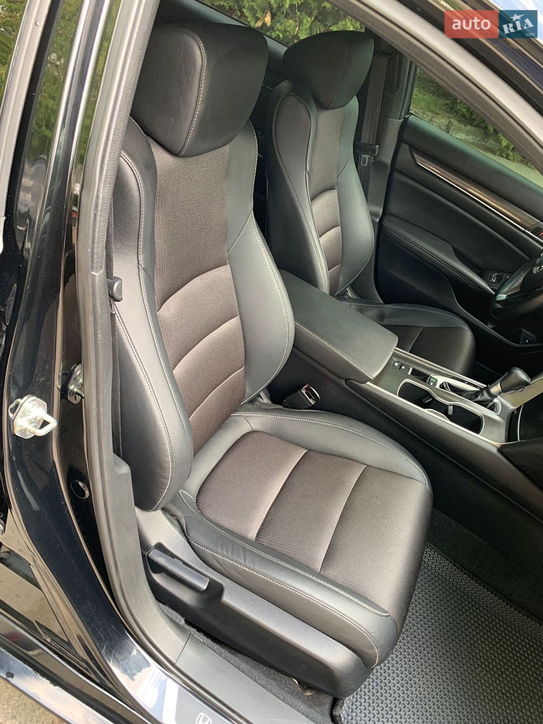 Honda Accord 2019 VIN 1HGCV1F38KA104496 фото оголошення 92 з 101