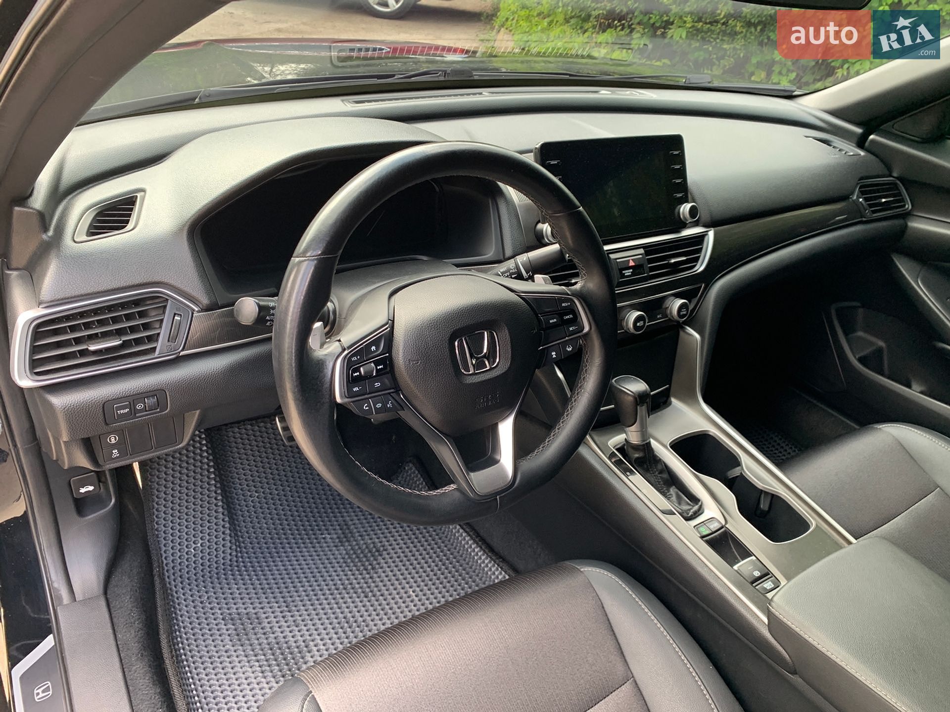 Honda Accord 2019 VIN 1HGCV1F38KA104496 фото оголошення 100 з 101