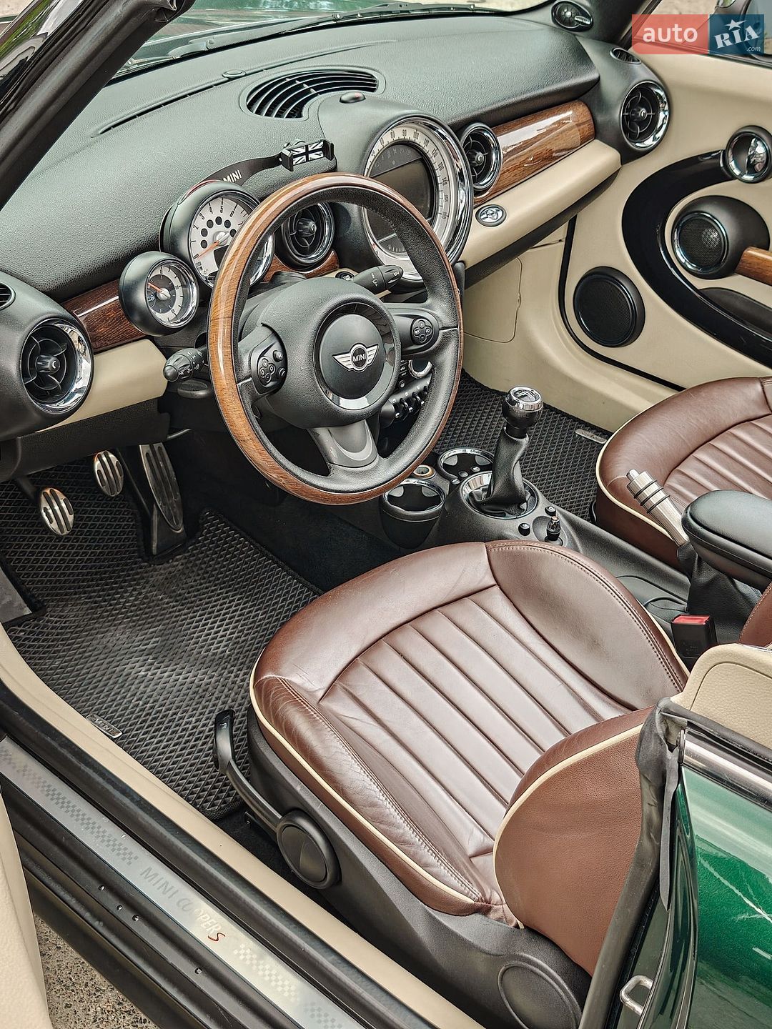 MINI Convertible 2011 VIN WMWZP3C53BTX84409 фото оголошення 7 з 42