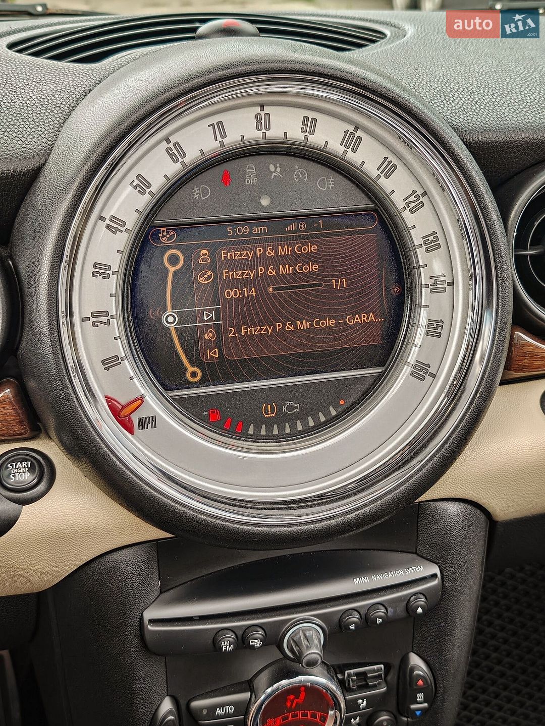MINI Convertible 2011 VIN WMWZP3C53BTX84409 фото оголошення 30 з 42