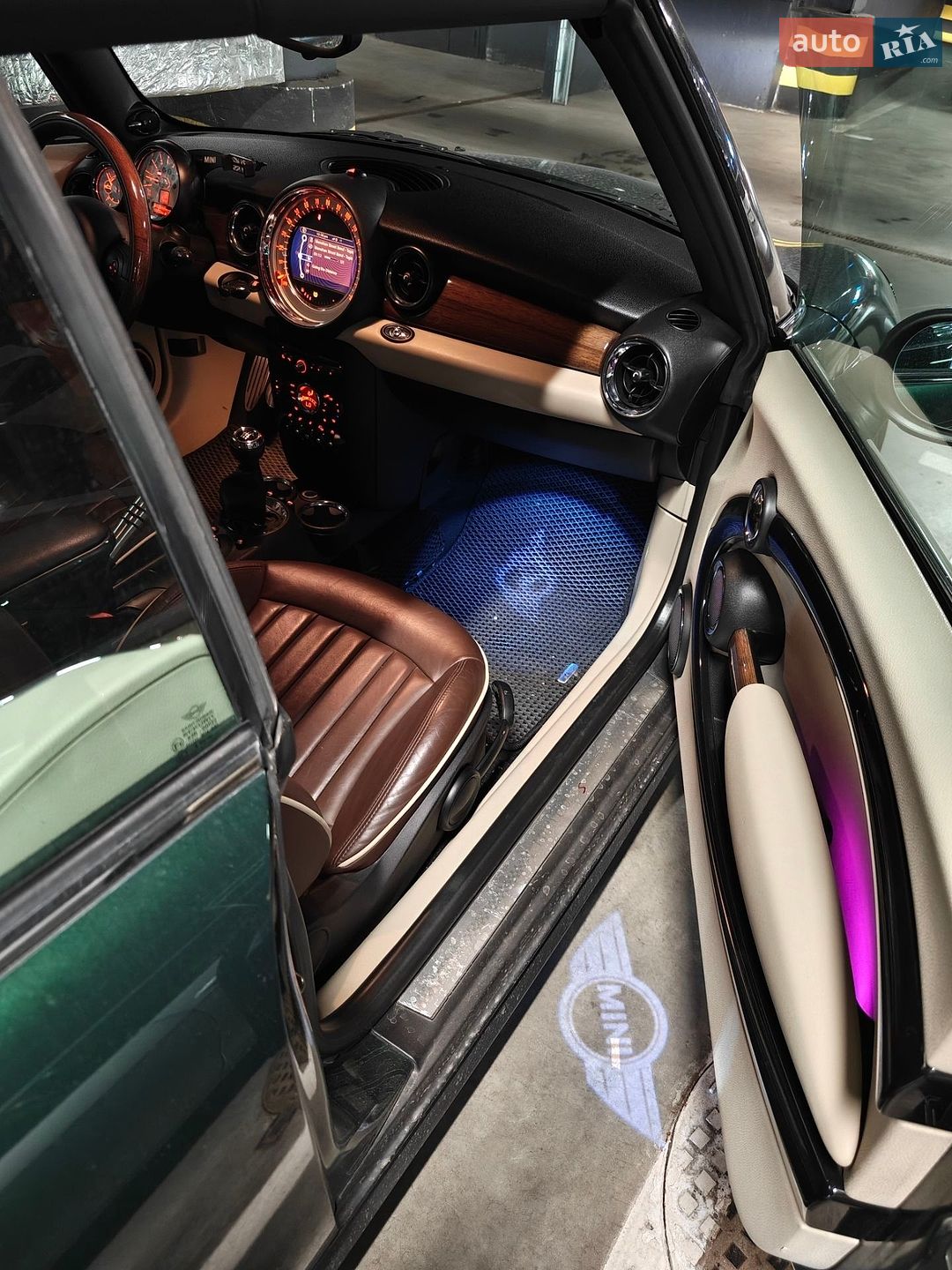 MINI Convertible 2011 VIN WMWZP3C53BTX84409 фото оголошення 36 з 42
