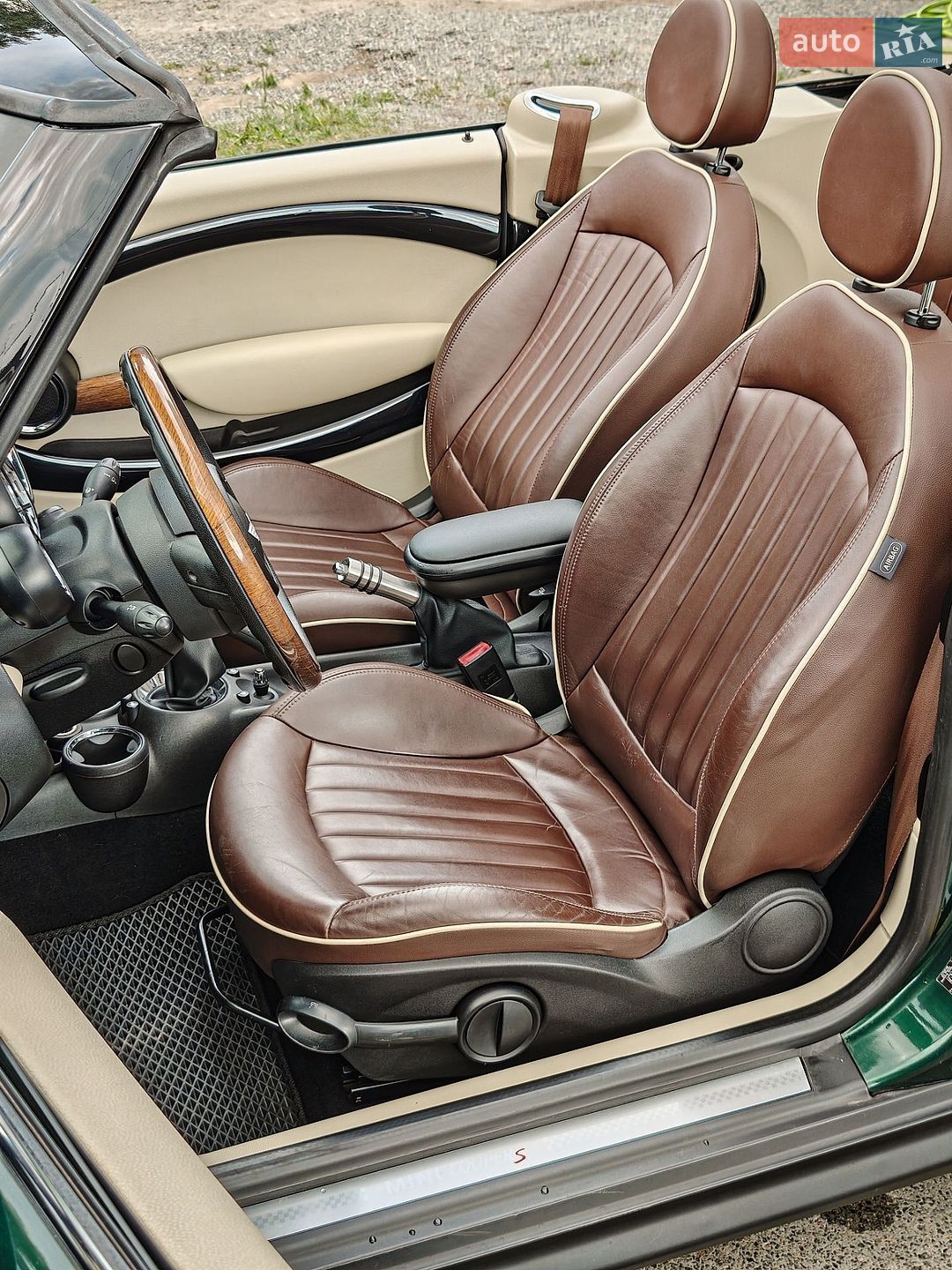 MINI Convertible 2011 VIN WMWZP3C53BTX84409 фото оголошення 38 з 42