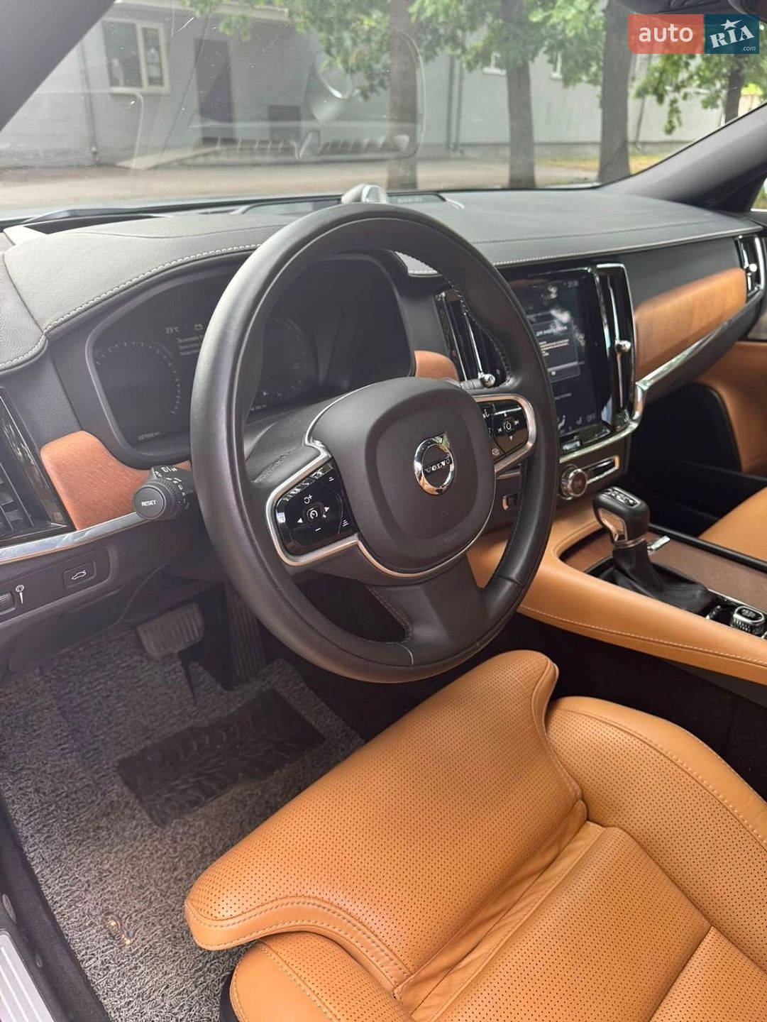 Volvo S90 2018 VIN YV1PSA8ADJ1036748 фото оголошення 14 з 18