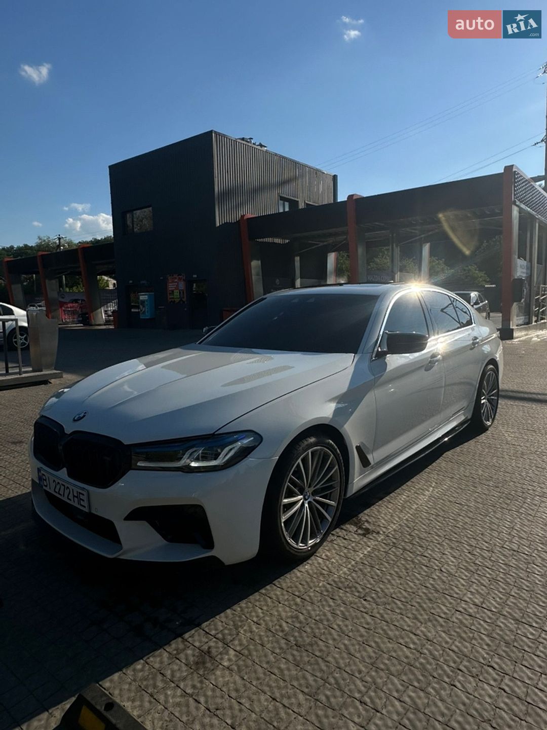 BMW 5 Series 2019 VIN WBAJA5C58KBX86656 фото оголошення 2 з 6