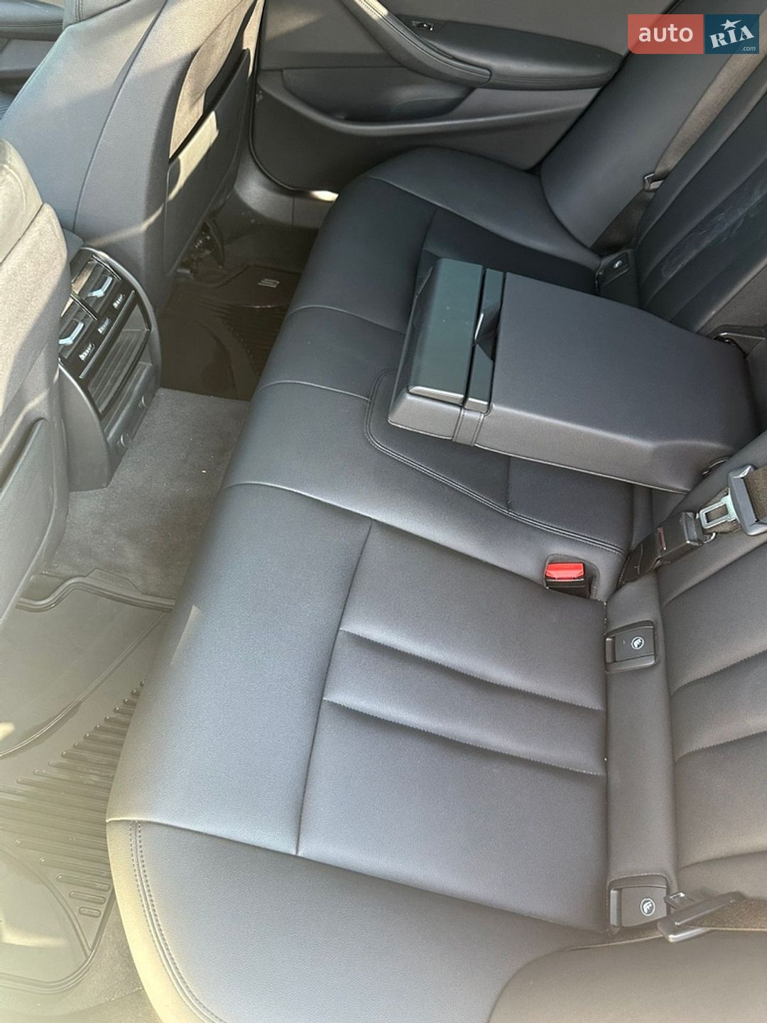 BMW 5 Series 2019 VIN WBAJA5C58KBX86656 фото оголошення 6 з 6