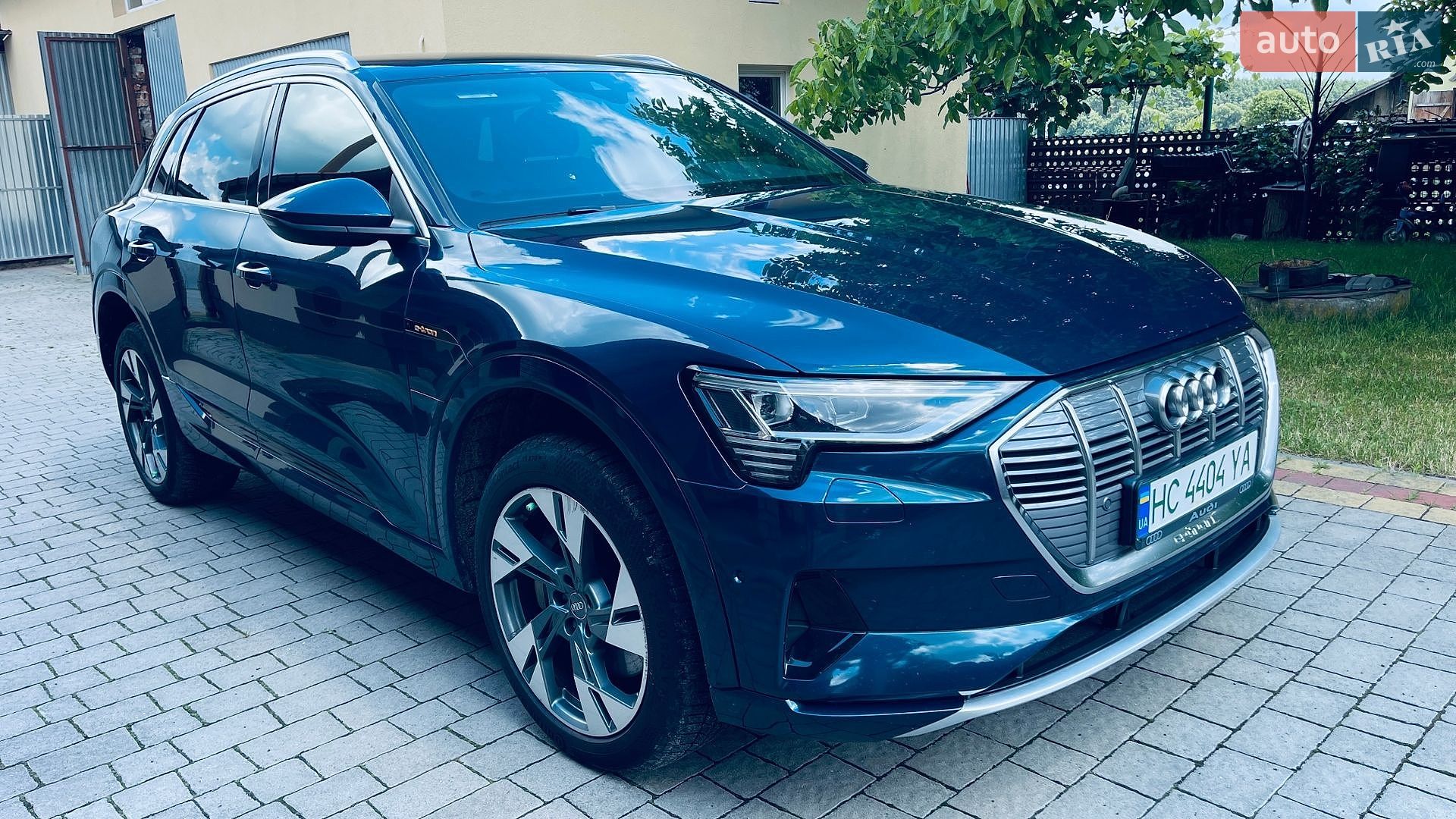 Audi e-tron 2019 VIN WAUZZZGE6LB006815 фото оголошення 3 з 44