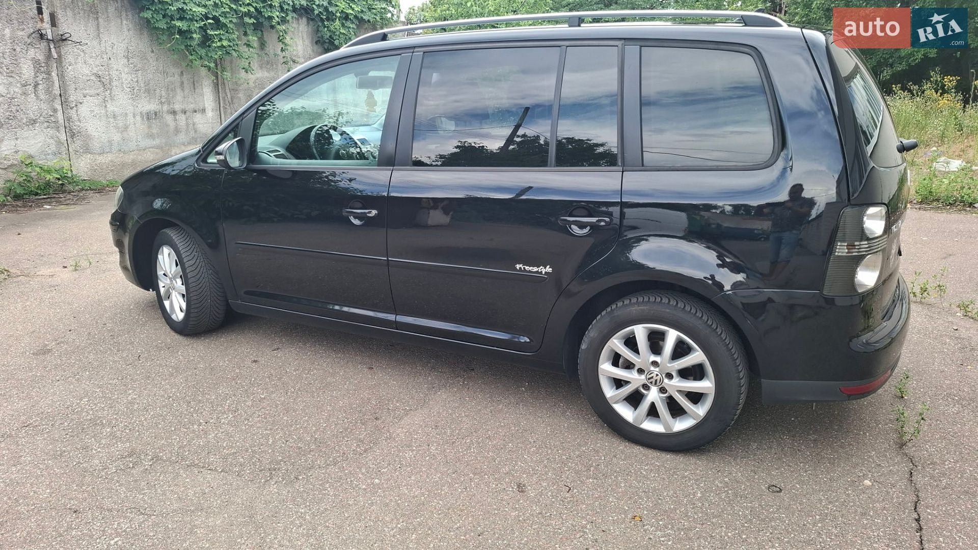 Volkswagen Touran 2009 VIN WVGZZZ1TZAW023832 фото оголошення 2 з 38