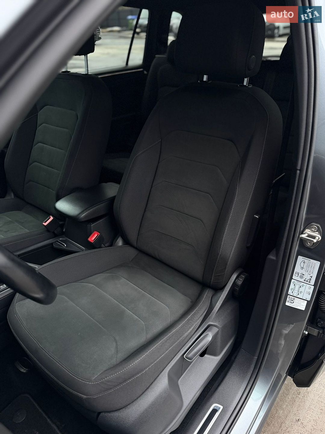 Volkswagen Tiguan 2019 VIN WVGZZZ5NZKM002526 фото оголошення 116 з 192