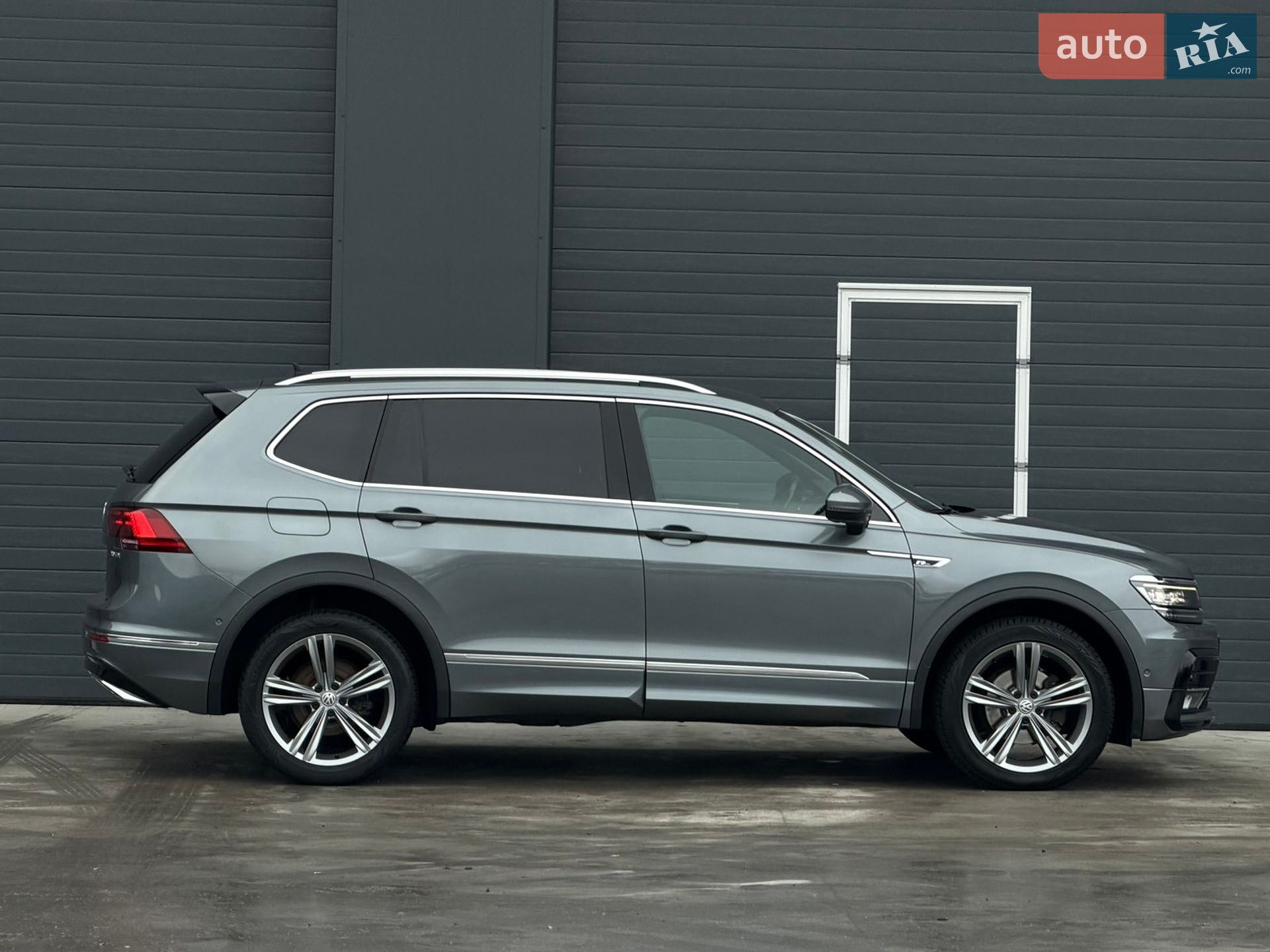 Volkswagen Tiguan 2019 VIN WVGZZZ5NZKM002526 фото оголошення 120 з 192