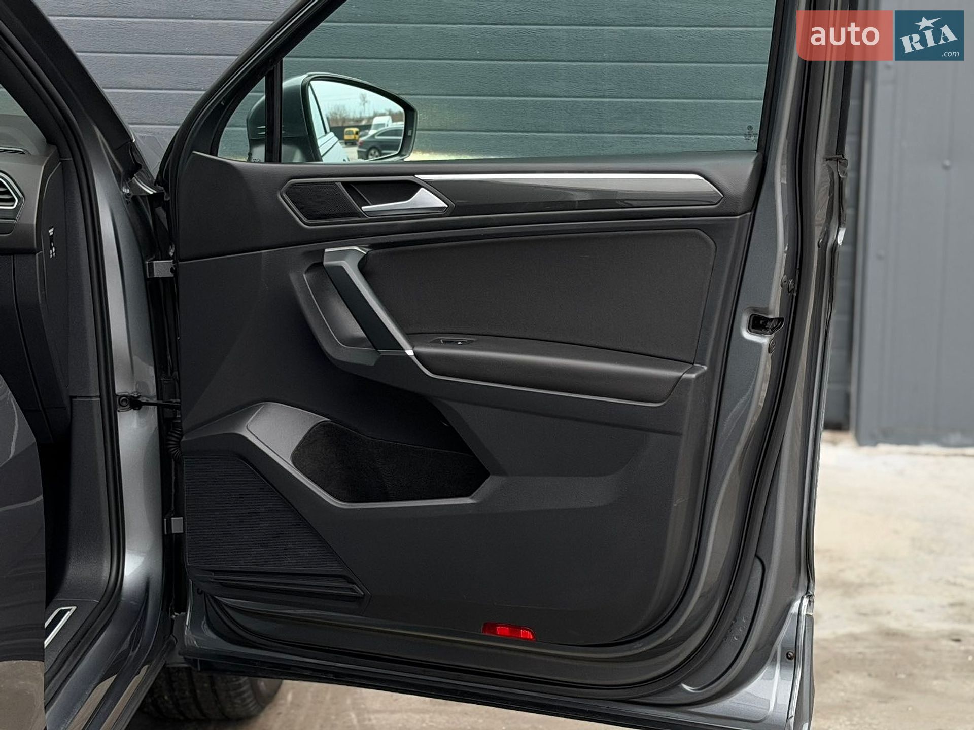 Volkswagen Tiguan 2019 VIN WVGZZZ5NZKM002526 фото оголошення 124 з 192