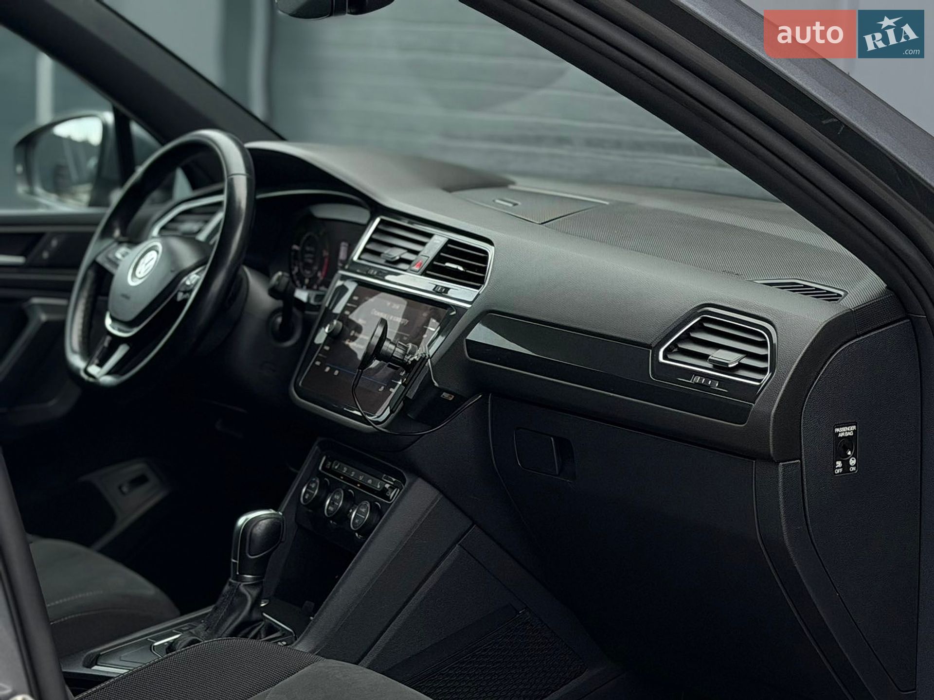 Volkswagen Tiguan 2019 VIN WVGZZZ5NZKM002526 фото оголошення 135 з 192