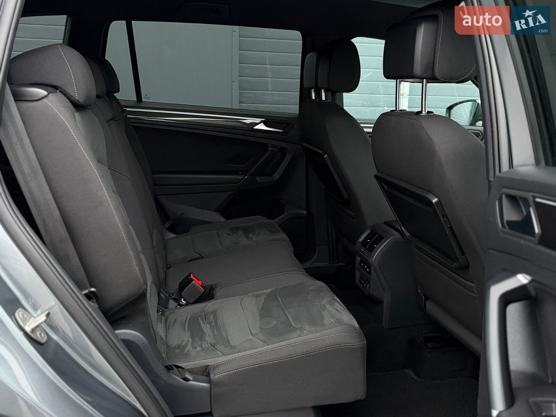 Volkswagen Tiguan 2019 VIN WVGZZZ5NZKM002526 фото оголошення 140 з 192