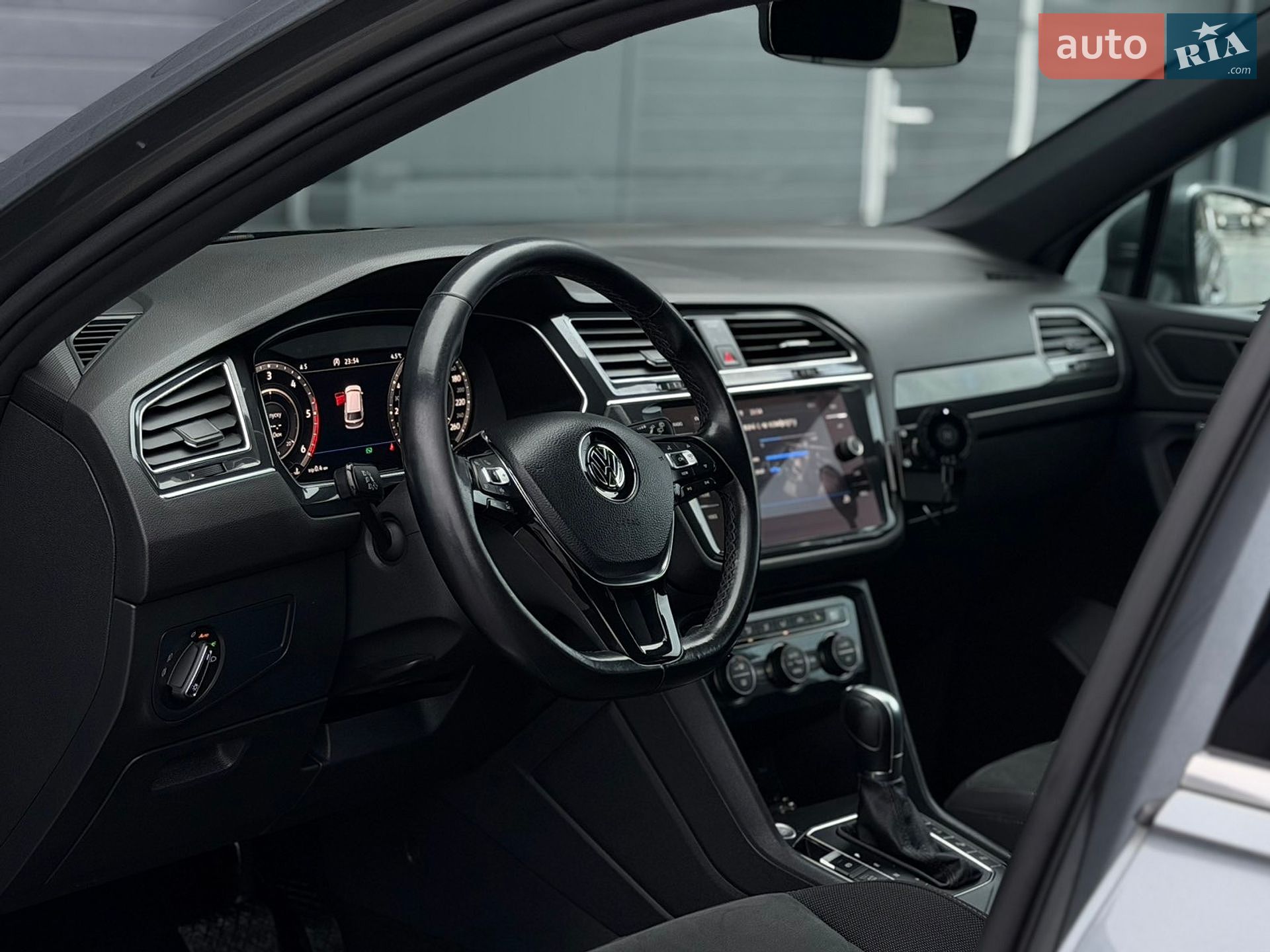 Volkswagen Tiguan 2019 VIN WVGZZZ5NZKM002526 фото оголошення 153 з 192