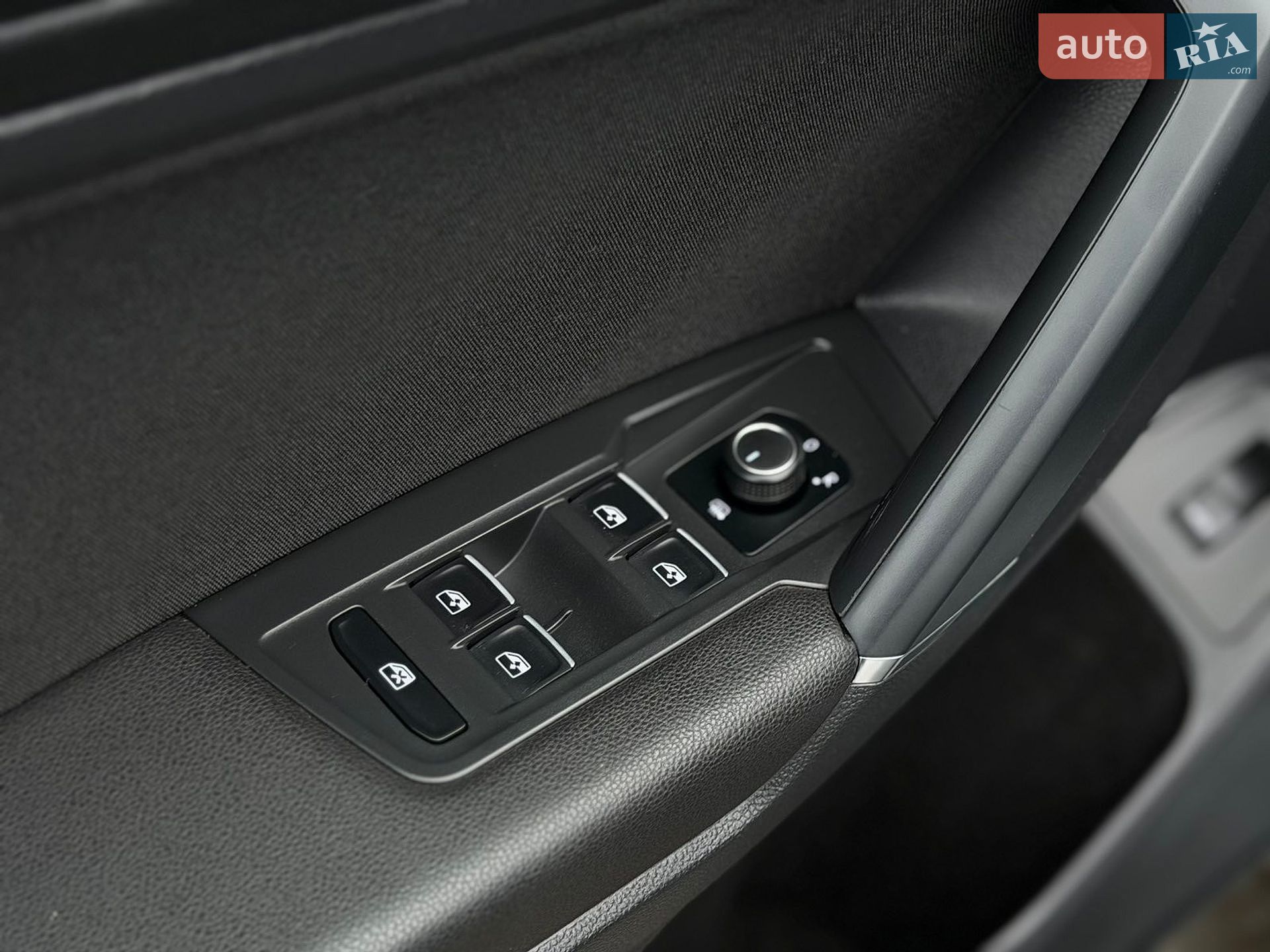 Volkswagen Tiguan 2019 VIN WVGZZZ5NZKM002526 фото оголошення 156 з 192