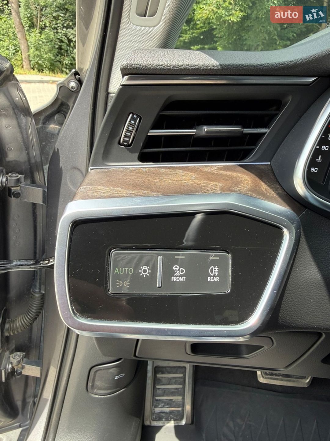 Audi A6 2019 VIN WAUZZZF22KN092998 фото оголошення 14 з 37