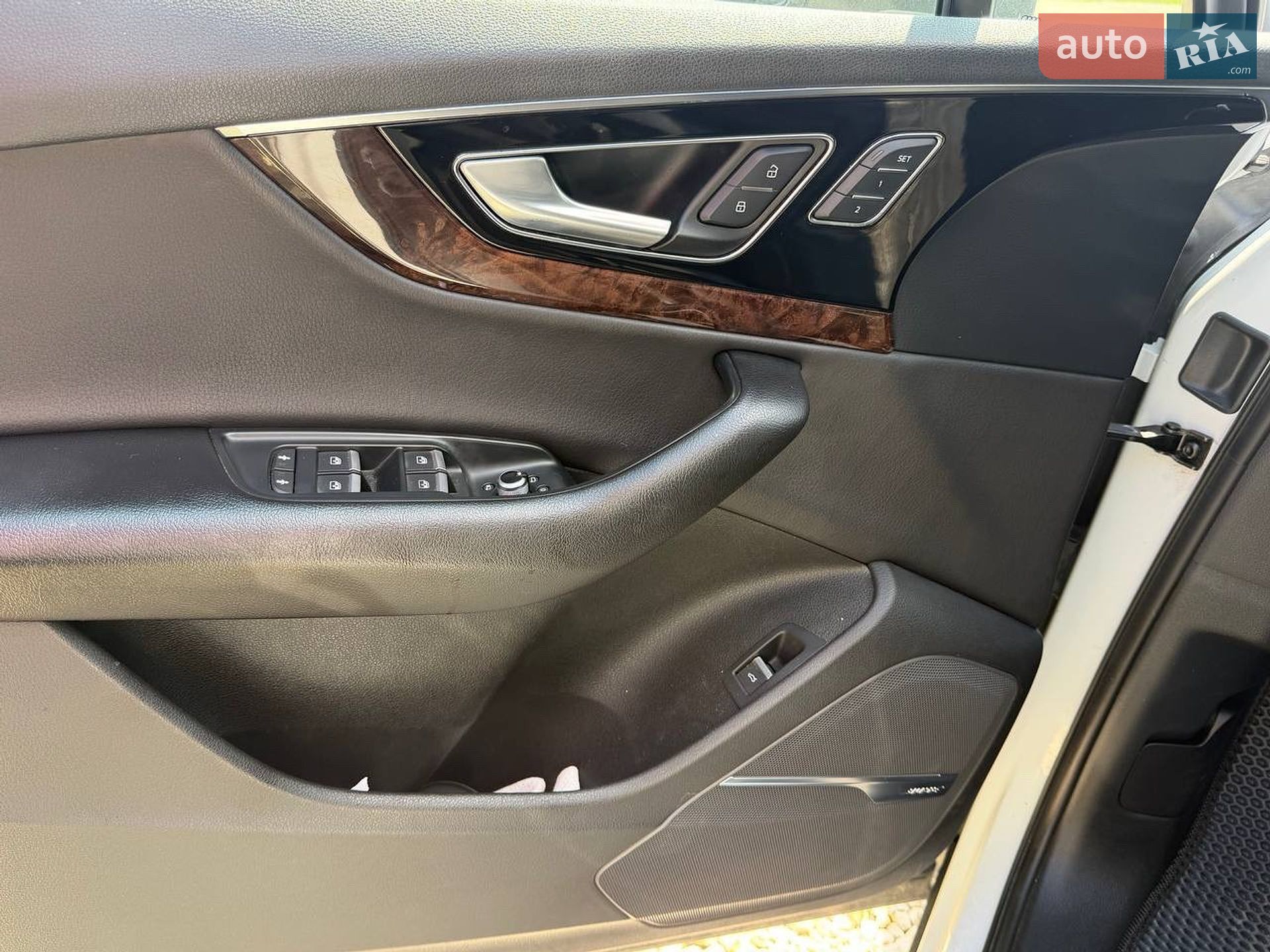 Audi Q7 2017 VIN WA1VAAF75JD026126 фото оголошення 9 з 12