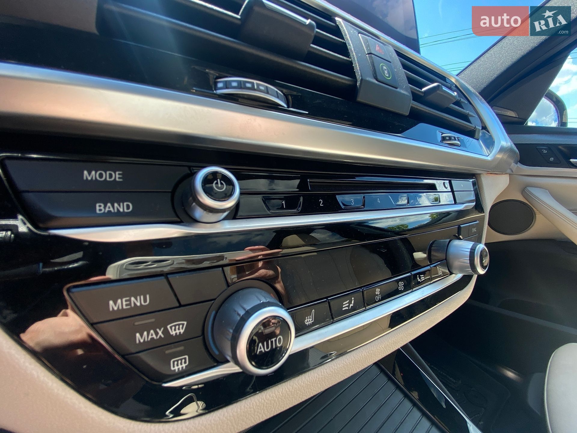 BMW X3 2019 VIN 5UXTS3C58K0Z08391 фото оголошення 16 з 26