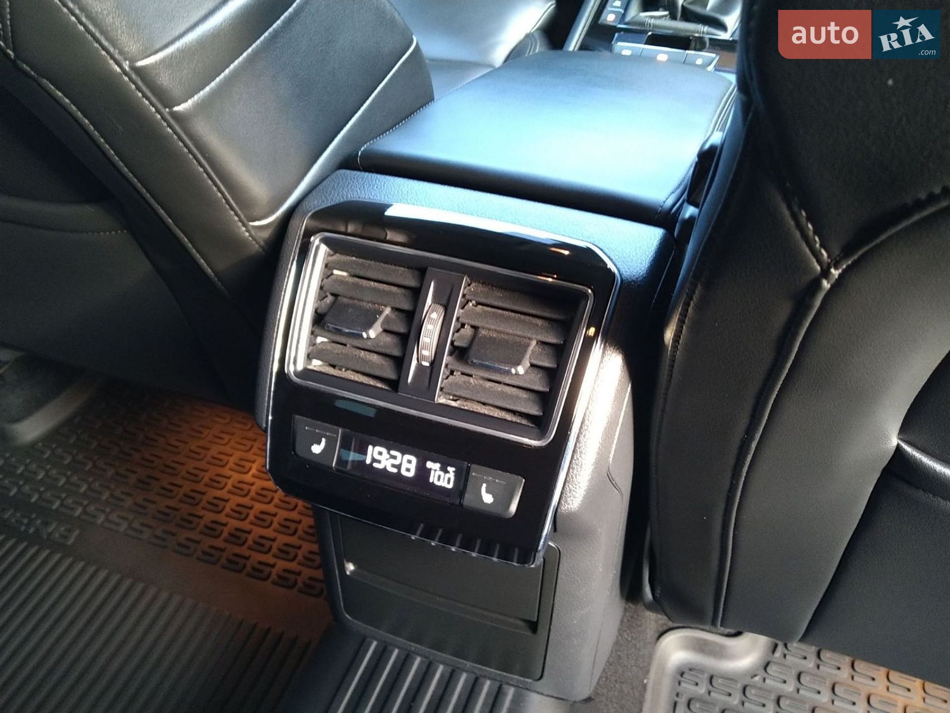 Skoda Superb 2018 VIN TMBJG9NP3J7580234 фото оголошення 171 з 210