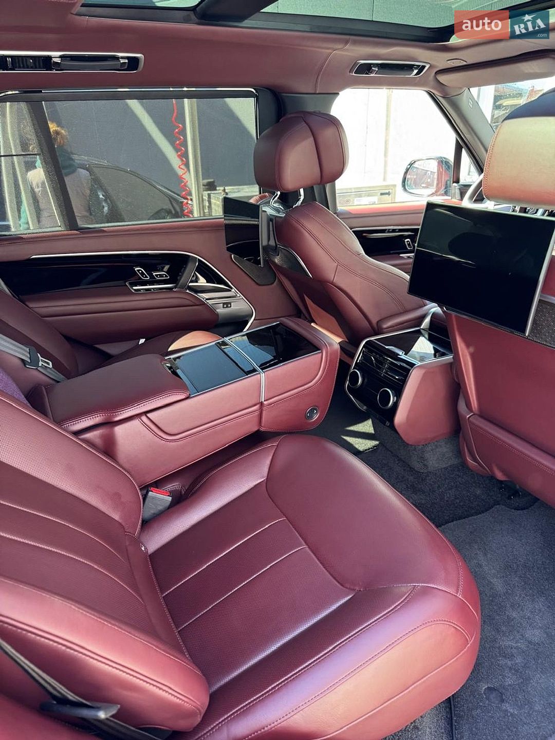 Land Rover Range Rover 2024 VIN SALKABB98RA244850 фото оголошення 30 з 31