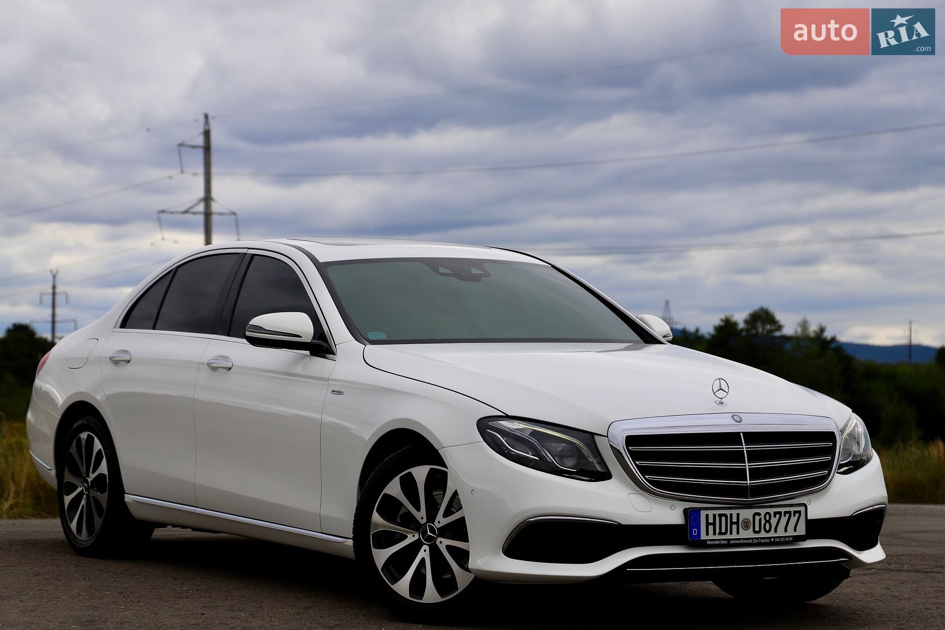 Mercedes-Benz E-Class 2019 VIN WDDZF0EB1KA665766 фото оголошення 2 з 161