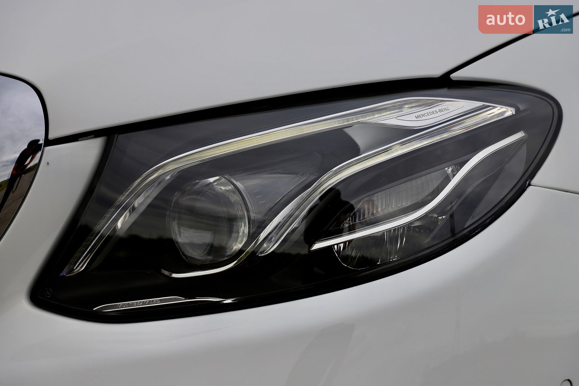 Mercedes-Benz E-Class 2019 VIN WDDZF0EB1KA665766 фото оголошення 5 з 161