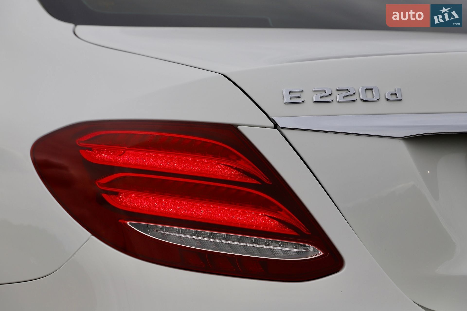Mercedes-Benz E-Class 2019 VIN WDDZF0EB1KA665766 фото оголошення 9 з 161
