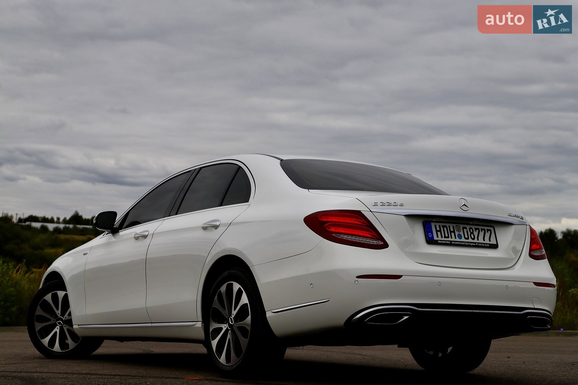 Mercedes-Benz E-Class 2019 VIN WDDZF0EB1KA665766 фото оголошення 12 з 161