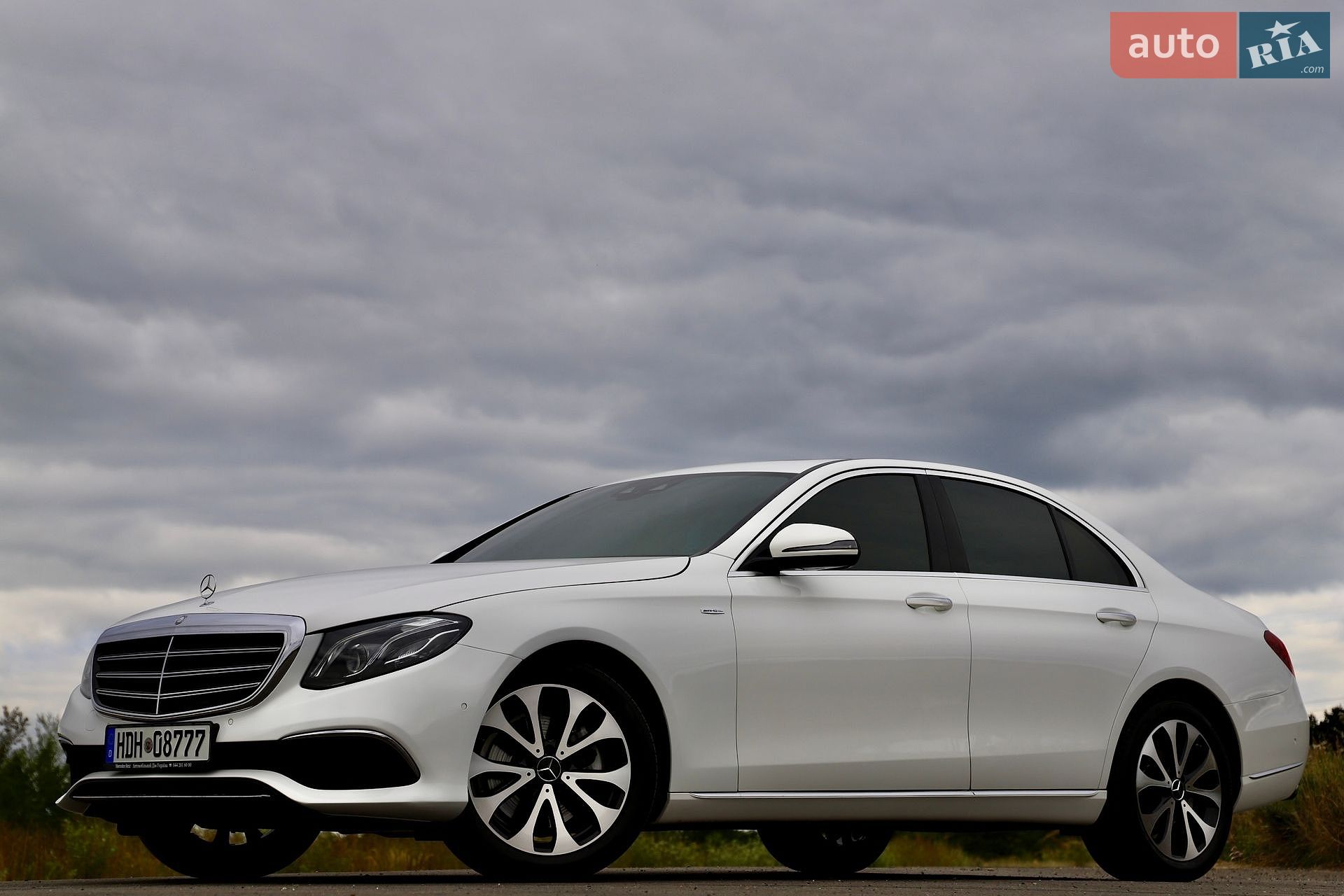 Mercedes-Benz E-Class 2019 VIN WDDZF0EB1KA665766 фото оголошення 13 з 161