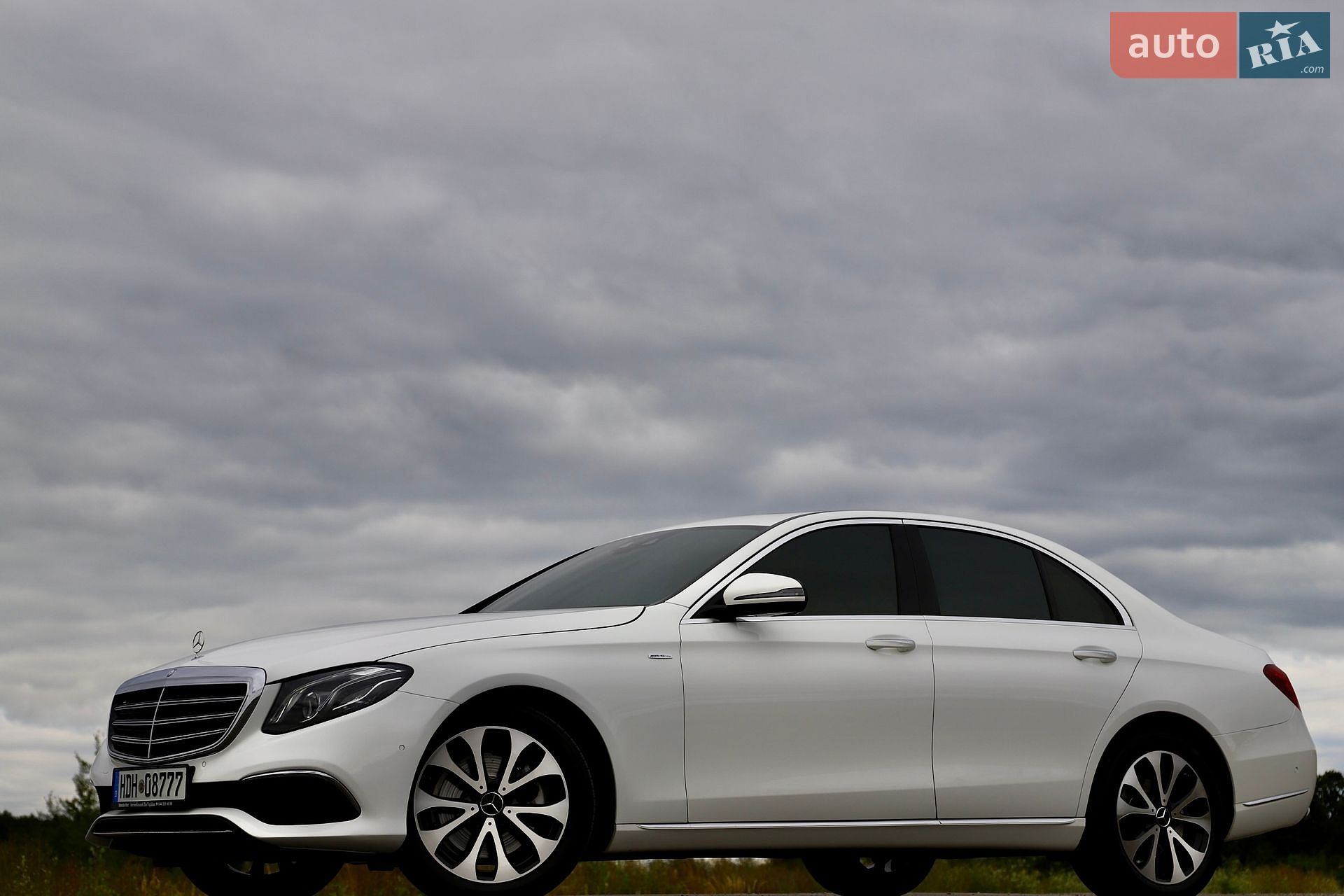 Mercedes-Benz E-Class 2019 VIN WDDZF0EB1KA665766 фото оголошення 18 з 161