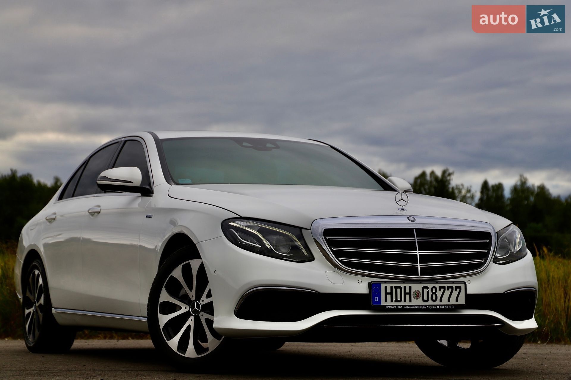 Mercedes-Benz E-Class 2019 VIN WDDZF0EB1KA665766 фото оголошення 19 з 161