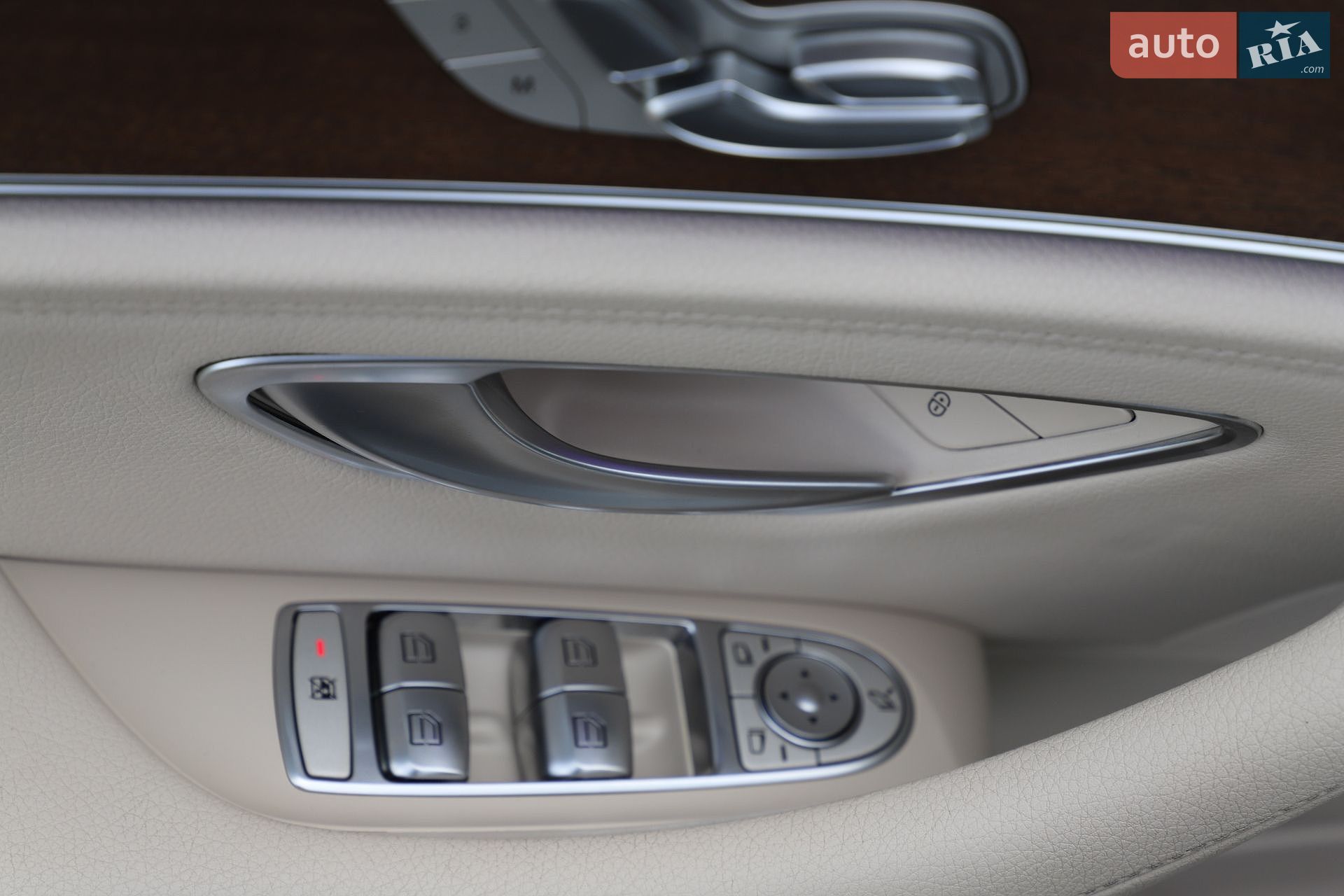 Mercedes-Benz E-Class 2019 VIN WDDZF0EB1KA665766 фото оголошення 53 з 161