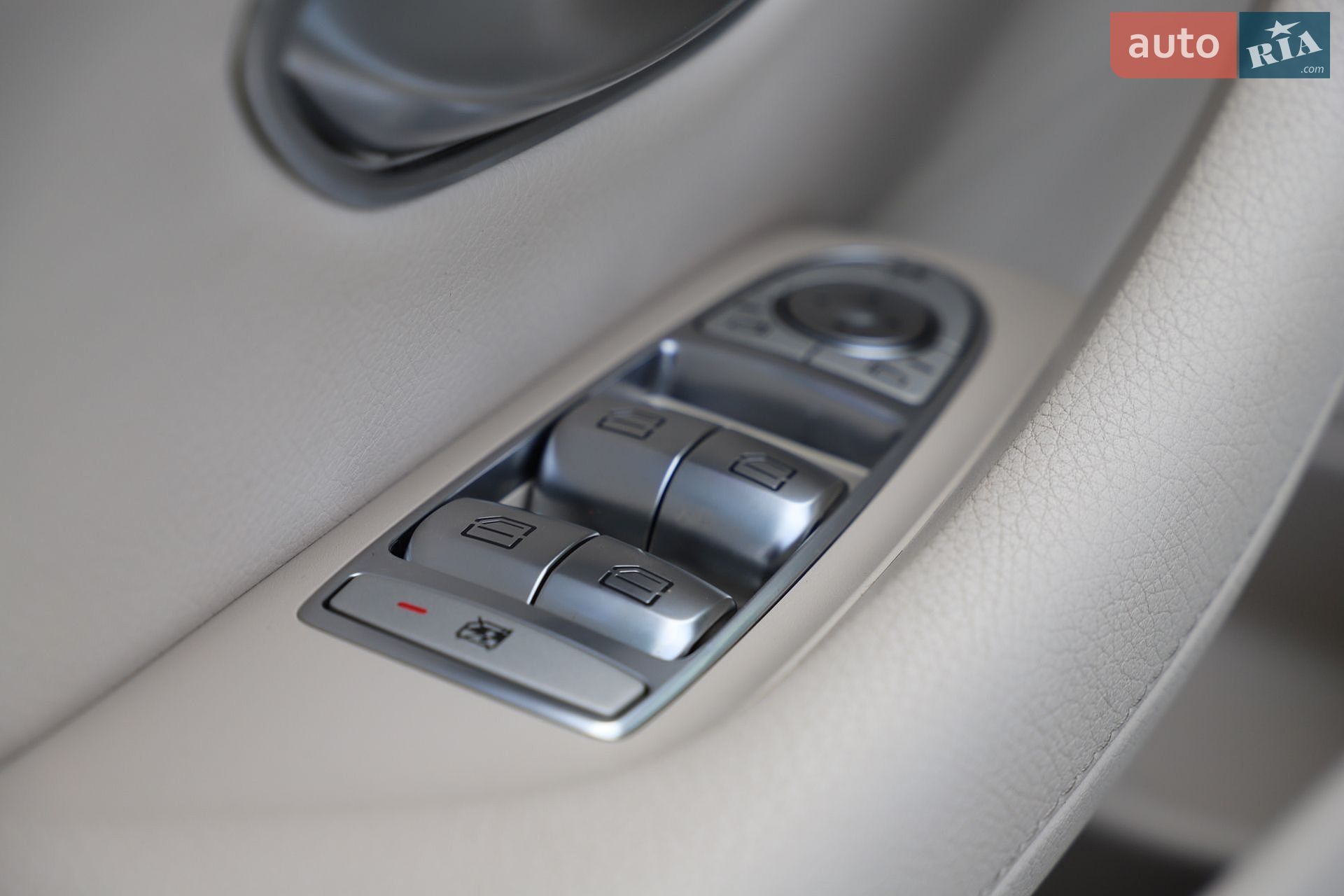 Mercedes-Benz E-Class 2019 VIN WDDZF0EB1KA665766 фото оголошення 58 з 161