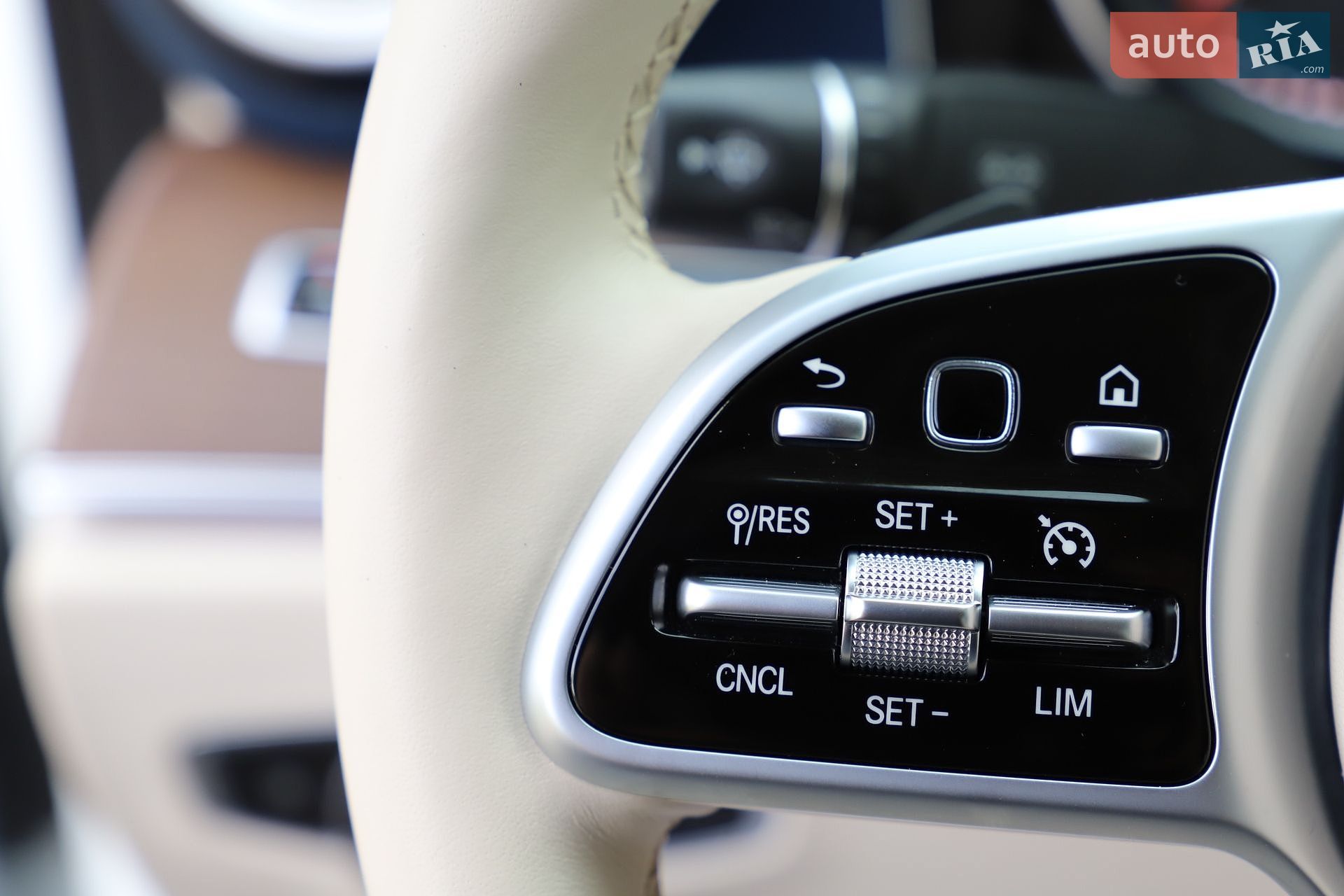 Mercedes-Benz E-Class 2019 VIN WDDZF0EB1KA665766 фото оголошення 76 з 161