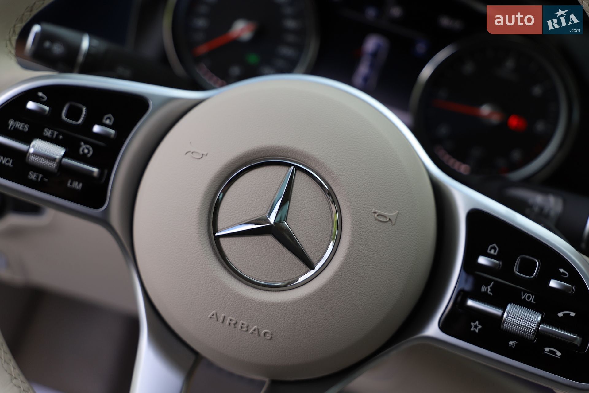Mercedes-Benz E-Class 2019 VIN WDDZF0EB1KA665766 фото оголошення 79 з 161